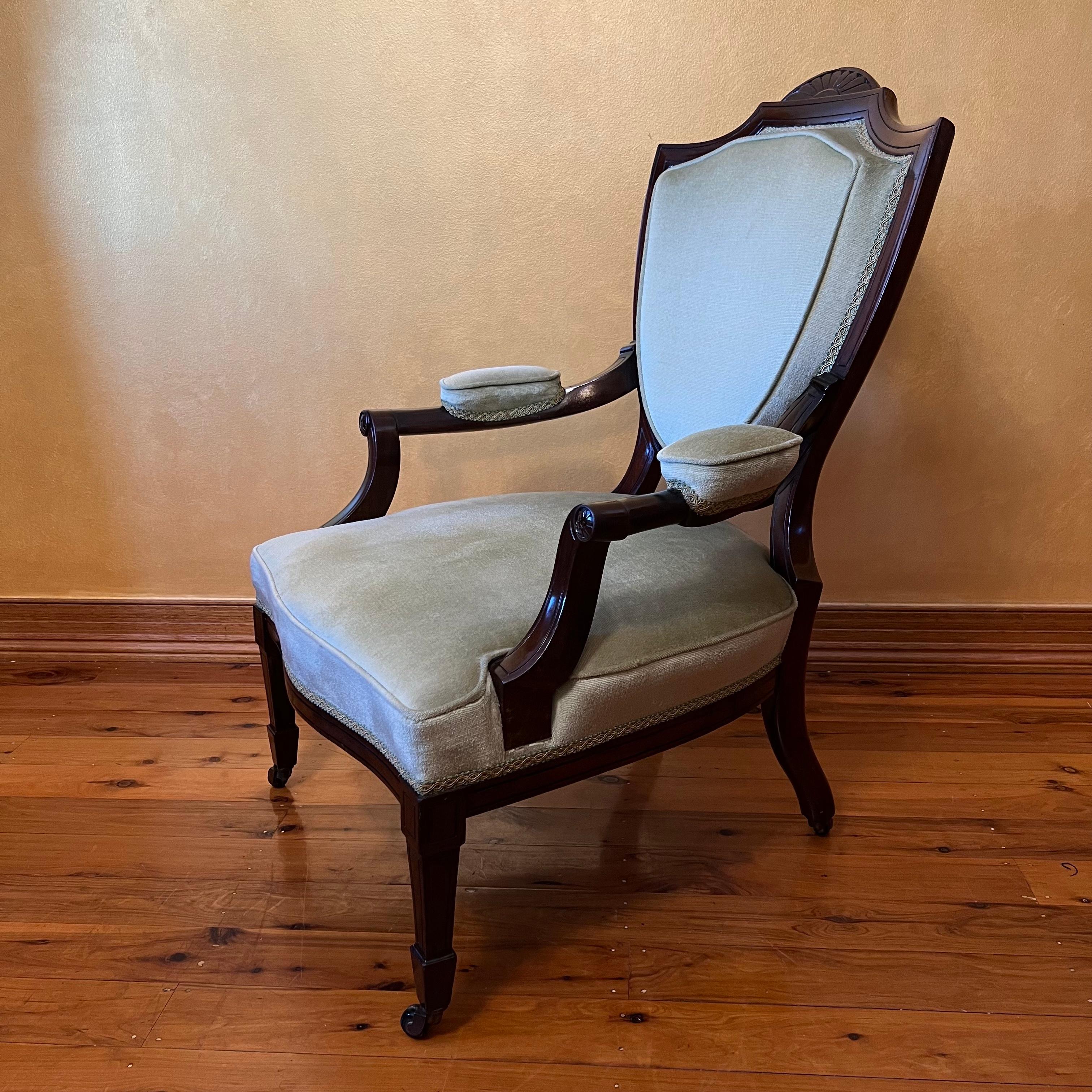 Antique Early 20th Century Walnut Four Piece Chair Set For Sale 6
