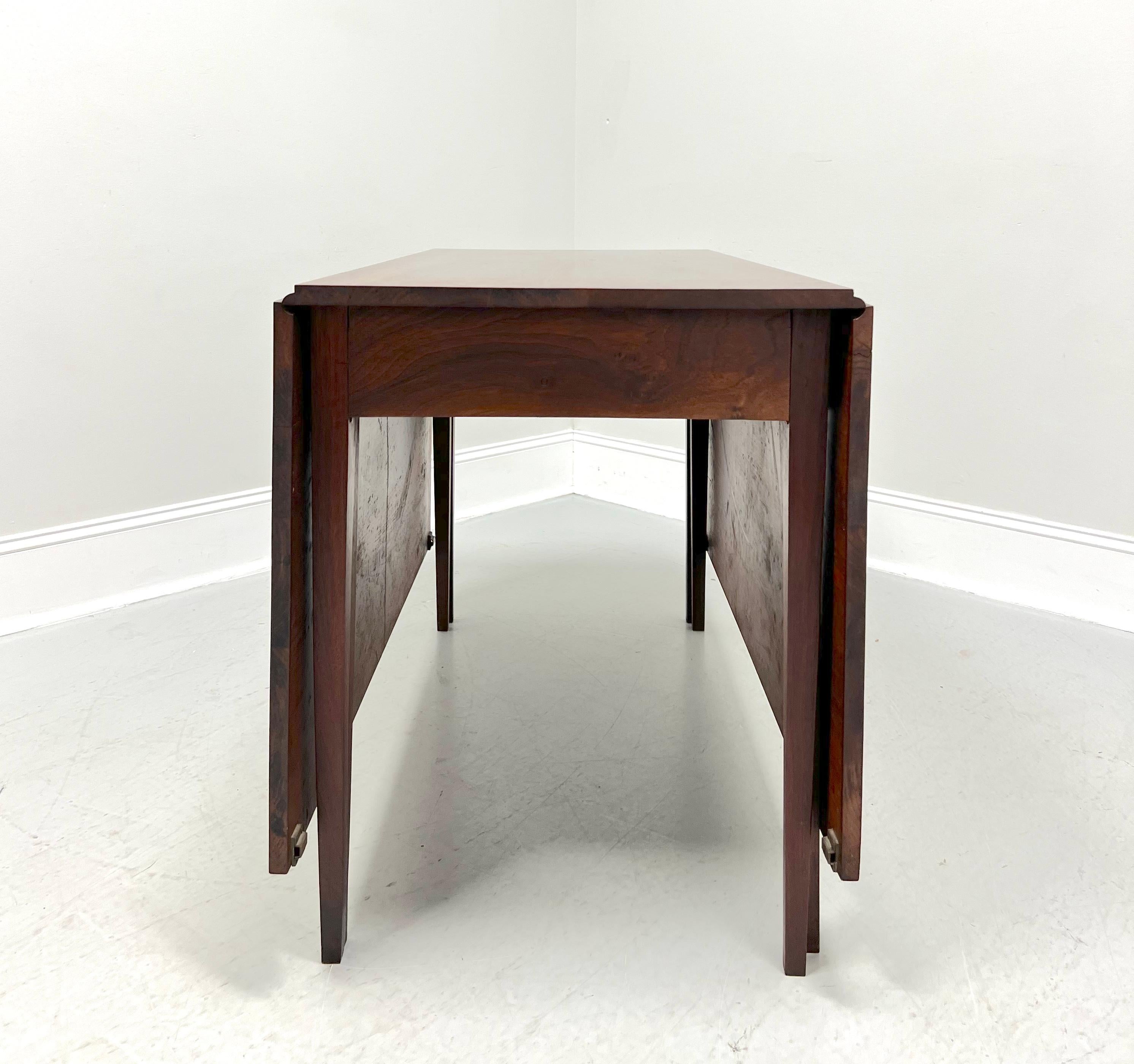 Antique Early 20th Century Walnut Hepplewhite Gateleg Drop-Leaf Dining Table For Sale 2