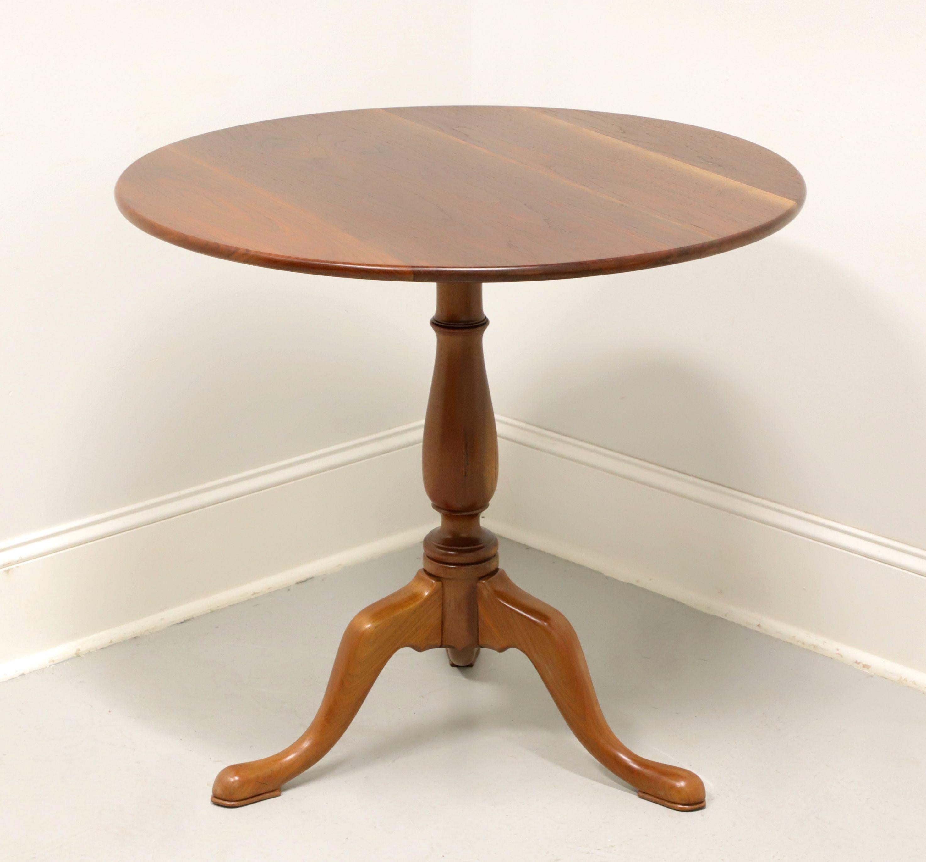 Antique Early 20th Century Walnut Queen Anne Breakfast Center Table In Good Condition In Charlotte, NC