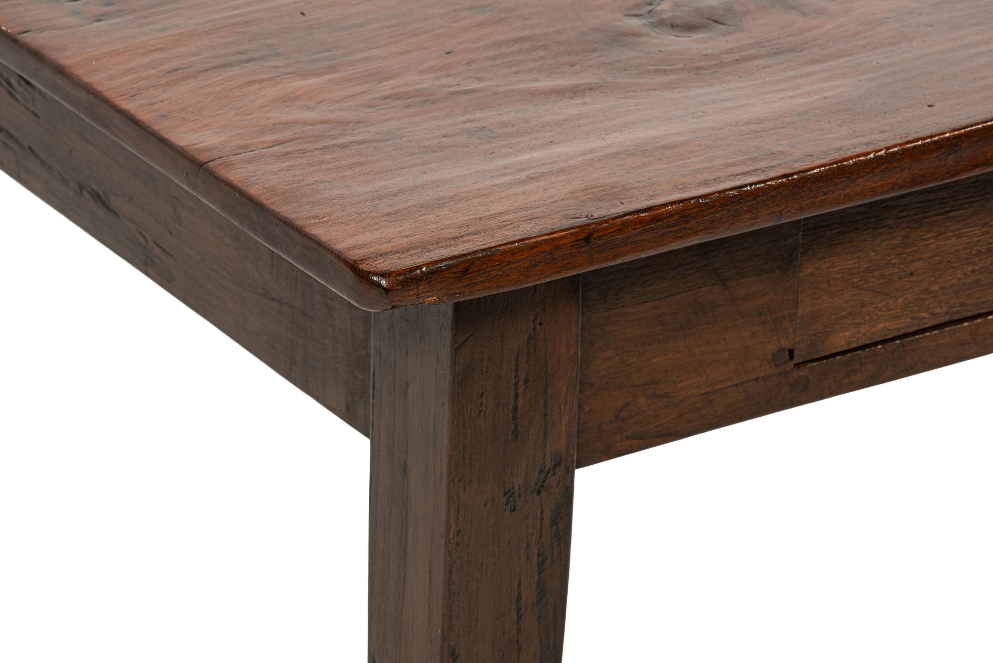 Antigua mesa de centro de teca marrón cálido de principios del siglo XX con cuatro cajones en venta 2