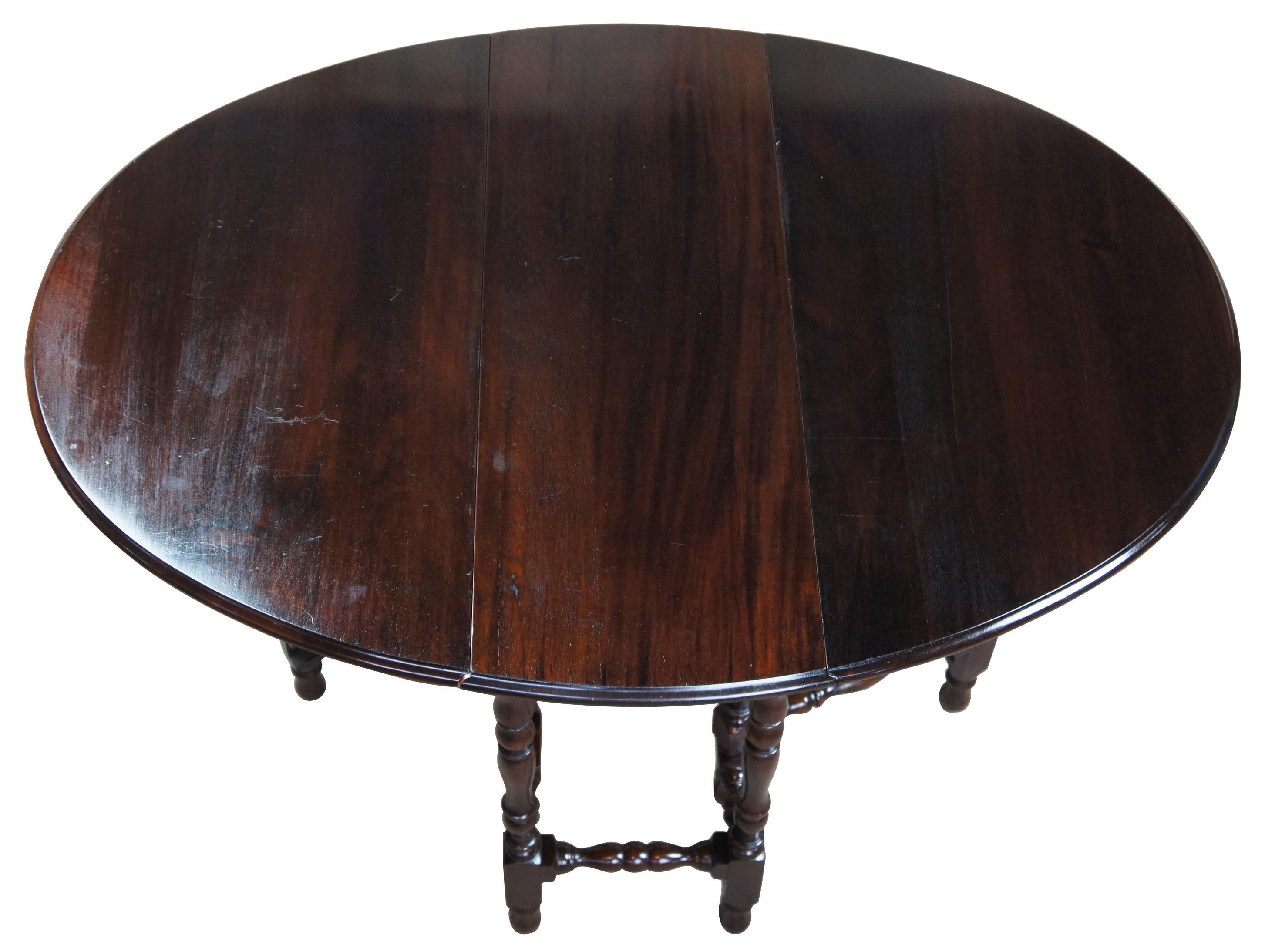 William and Mary Antique Early 20th Century William & Mary Walnut Drop Leaf Gateleg Accent Table