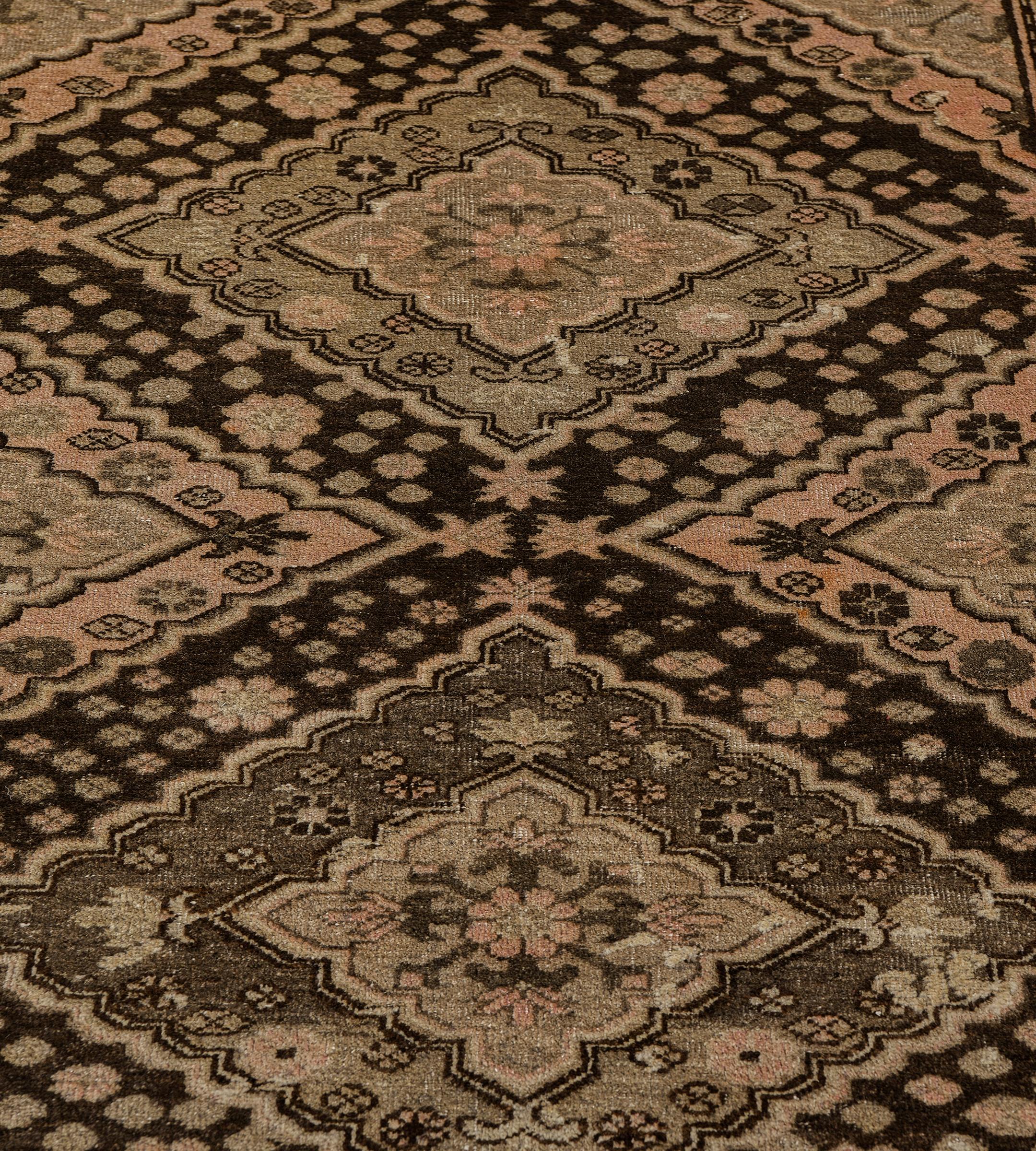 Antiguo Corredor Khotan Floral Marrón de Lana de Principios del Siglo XX siglo XX en venta