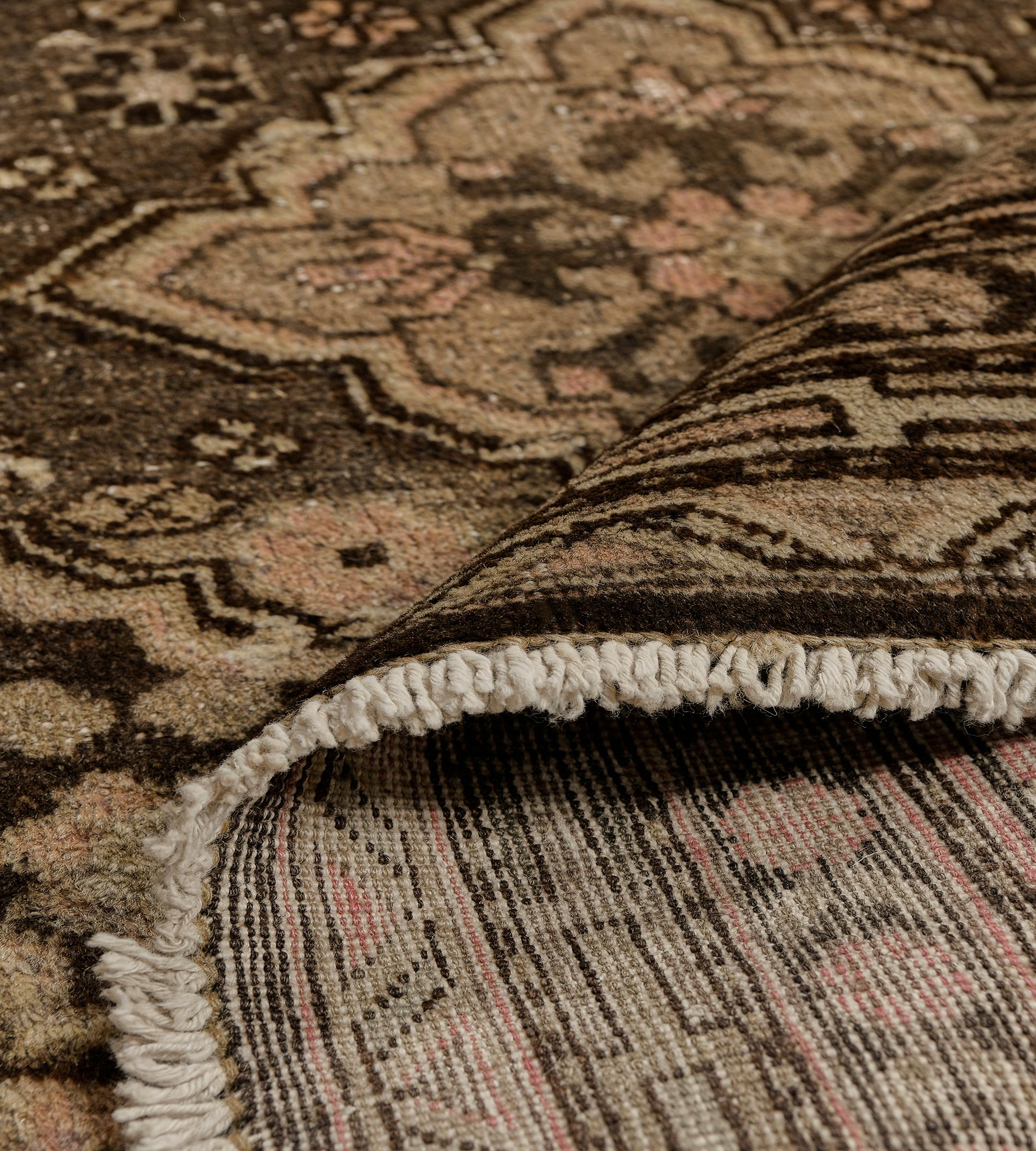 Antiguo Corredor Khotan Floral Marrón de Lana de Principios del Siglo XX en venta 2