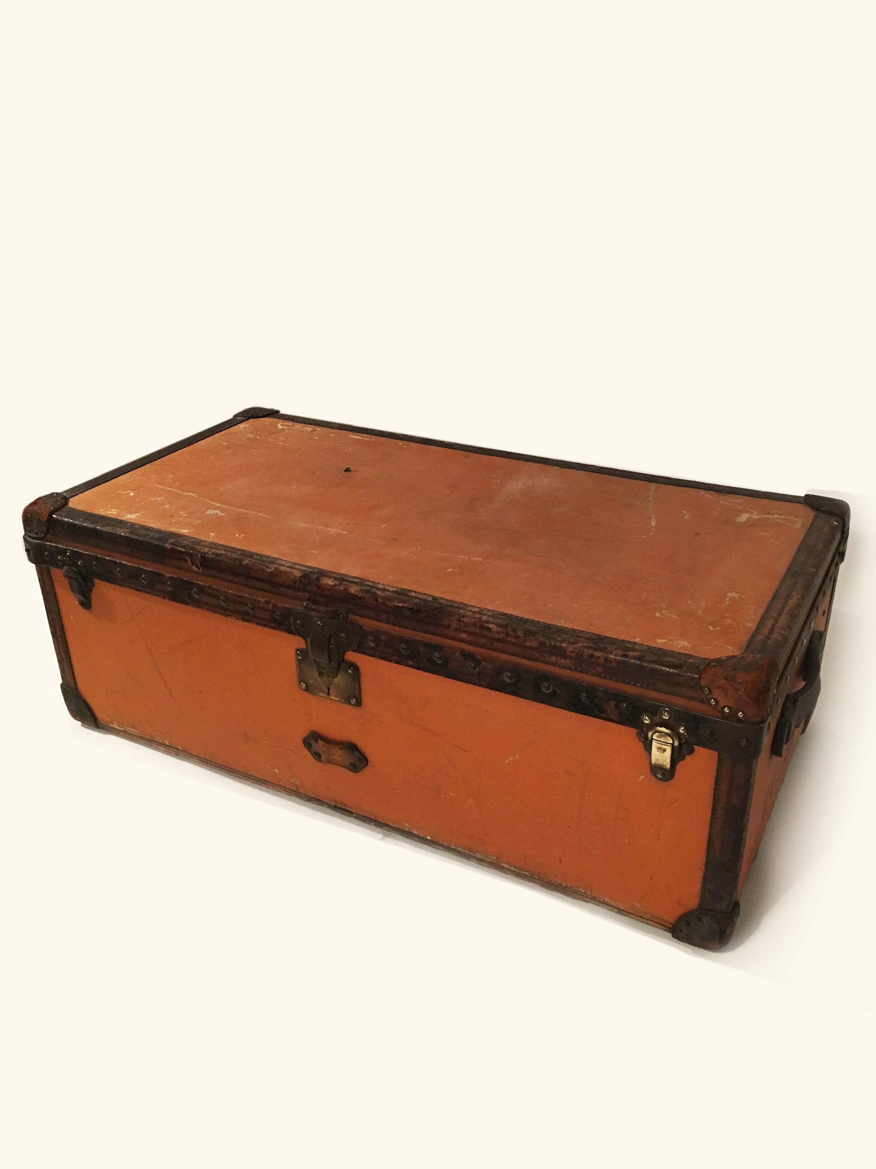 Large Early 20th Louis Vuitton Orange Vuittonite Malle Cabin Trunk, Paris 1910 In Good Condition For Sale In Vienna, Vienna
