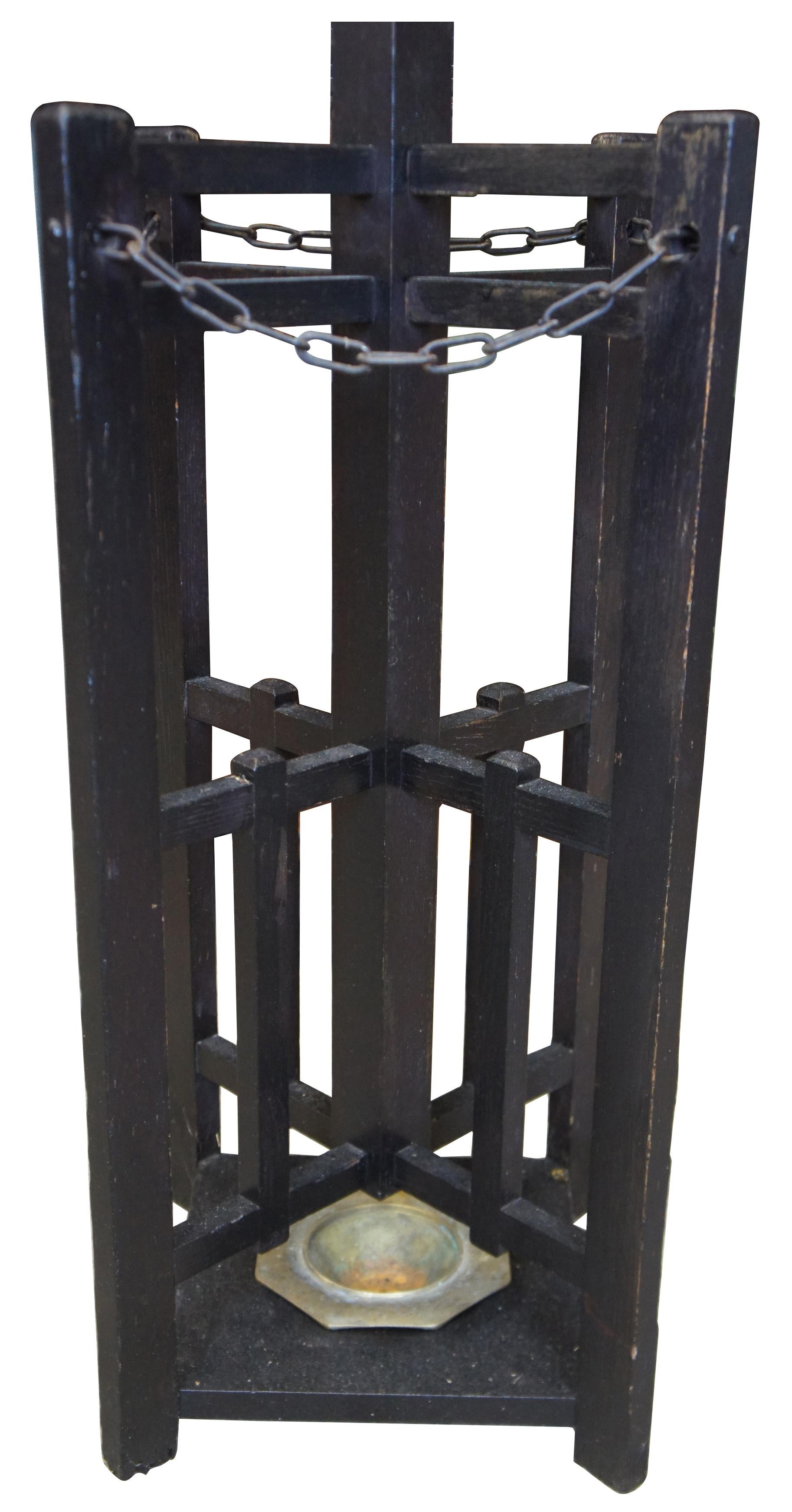 Early 20trh century painted oak mission hall tree. Supported by four legs and a cross spindled base leading up to wooden hooks. The stand has a neat chain design allowing for storage of canes and umbrellas.
  
