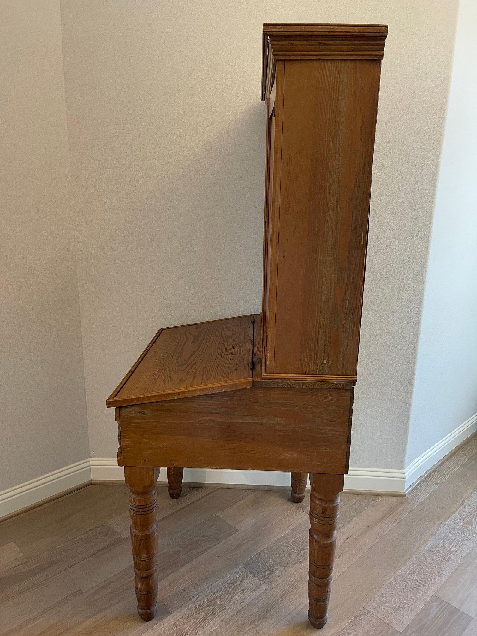 Antique Early American 19th Century Pine Plantation Desk For Sale 2