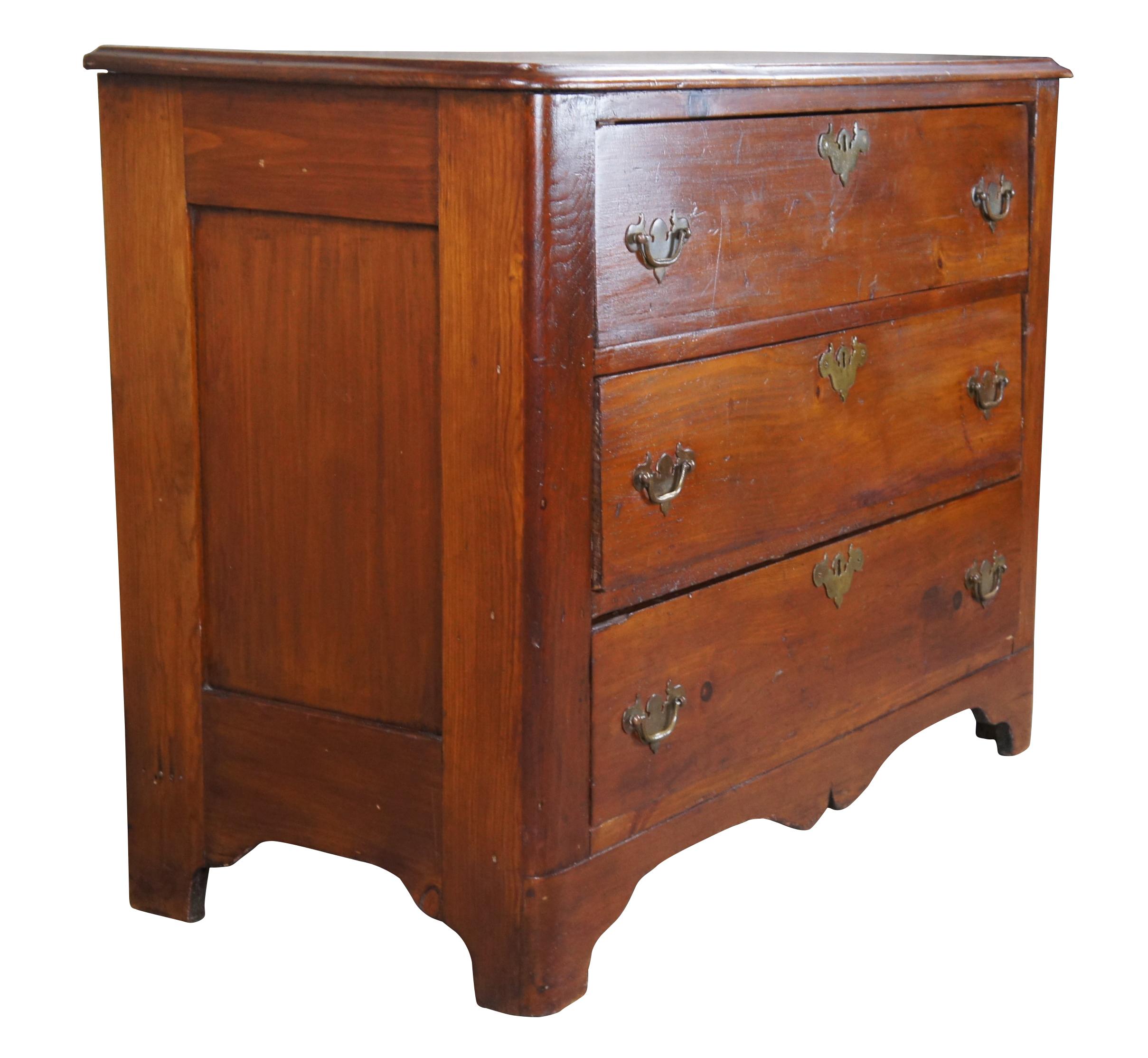 Antique Early American Colonial Pine Lowboy Chest of Drawers Dresser Console In Good Condition In Dayton, OH