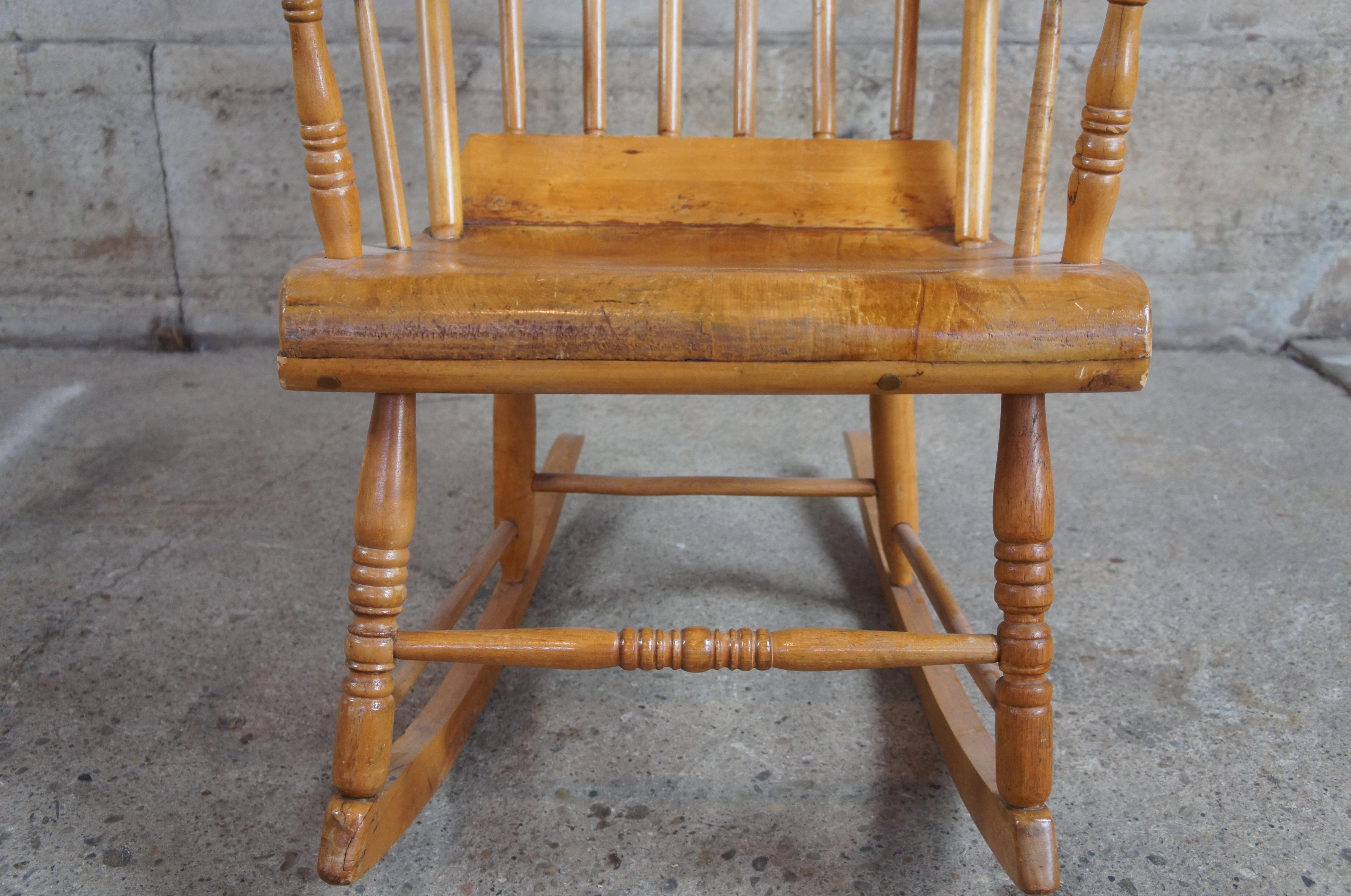 Antique Early American Country Farmhouse Pine Spindle Back Rocking Chair In Good Condition In Dayton, OH