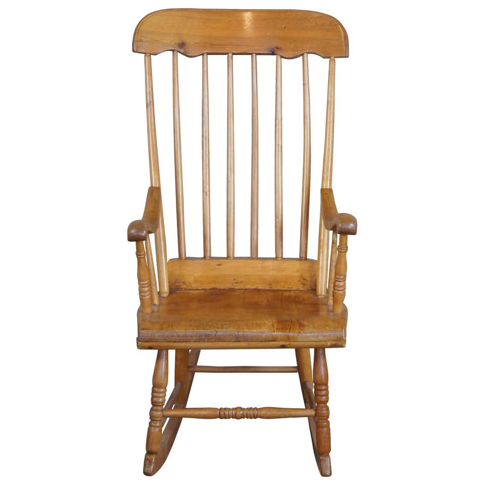Early American Wheel Back Rocking Chair For Sale at 1stDibs
