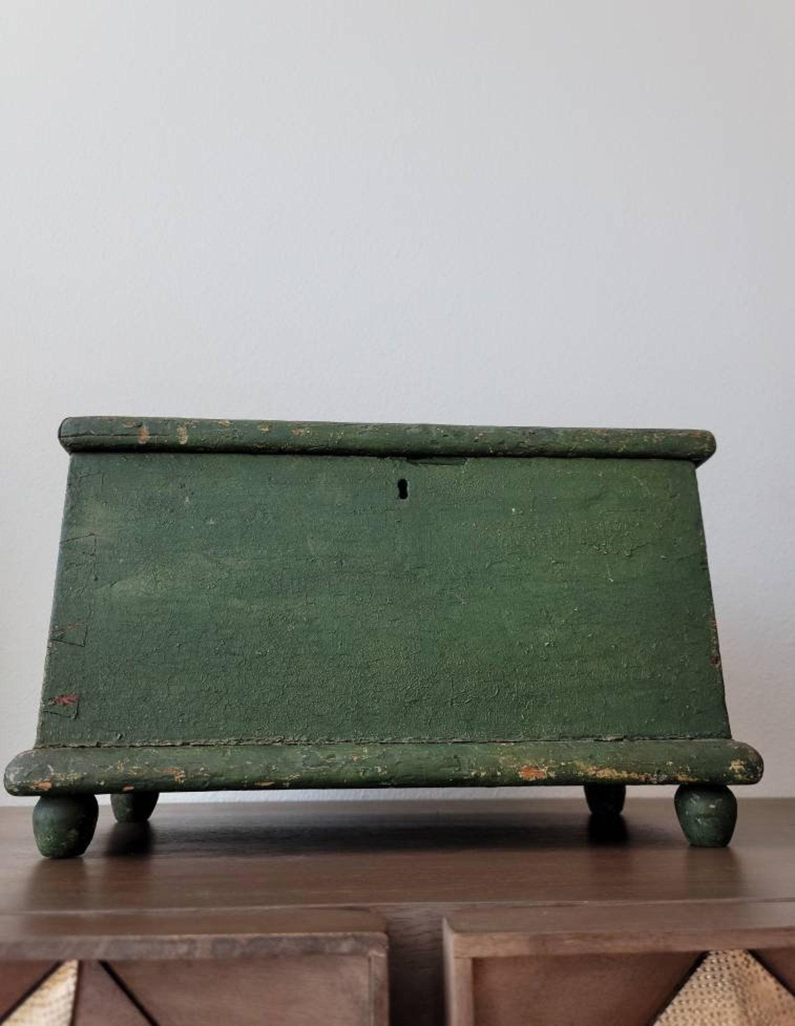A charming early American farmhouse country painted pine miniature blanket chest / dowry / table box. Born in the Northeastern United States, possibly Pennsylvania, in the early 19th century, featuring a hand cut dovetailed rectangular case with