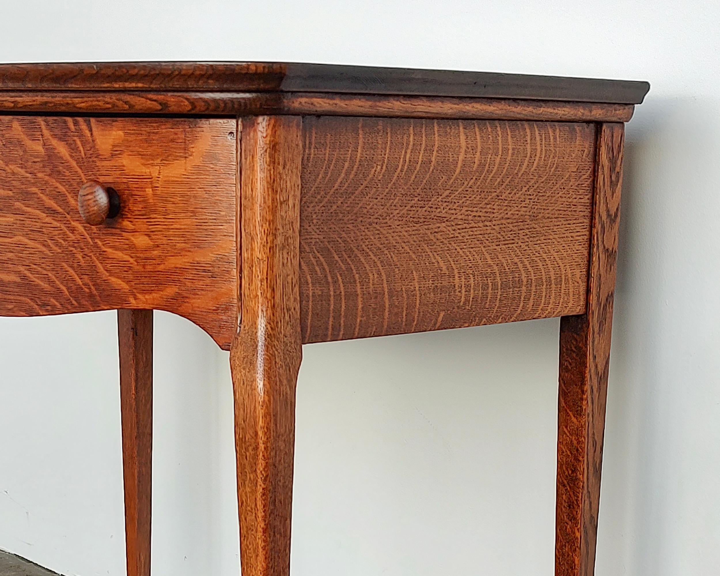 20ième siècle Ancienne table en Oak Oak avec tiroir Début 20ème siècle en vente