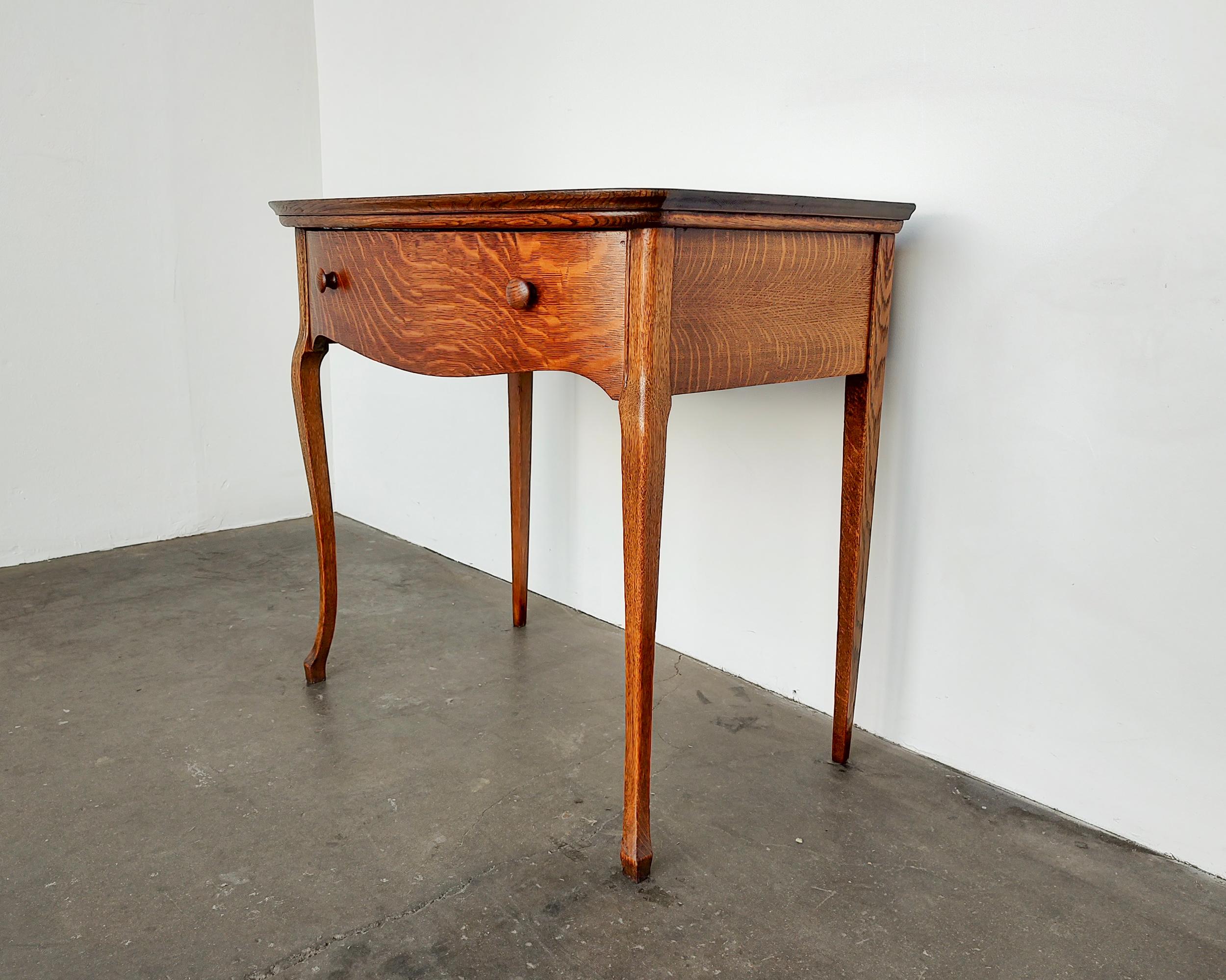 Chêne Ancienne table en Oak Oak avec tiroir Début 20ème siècle en vente
