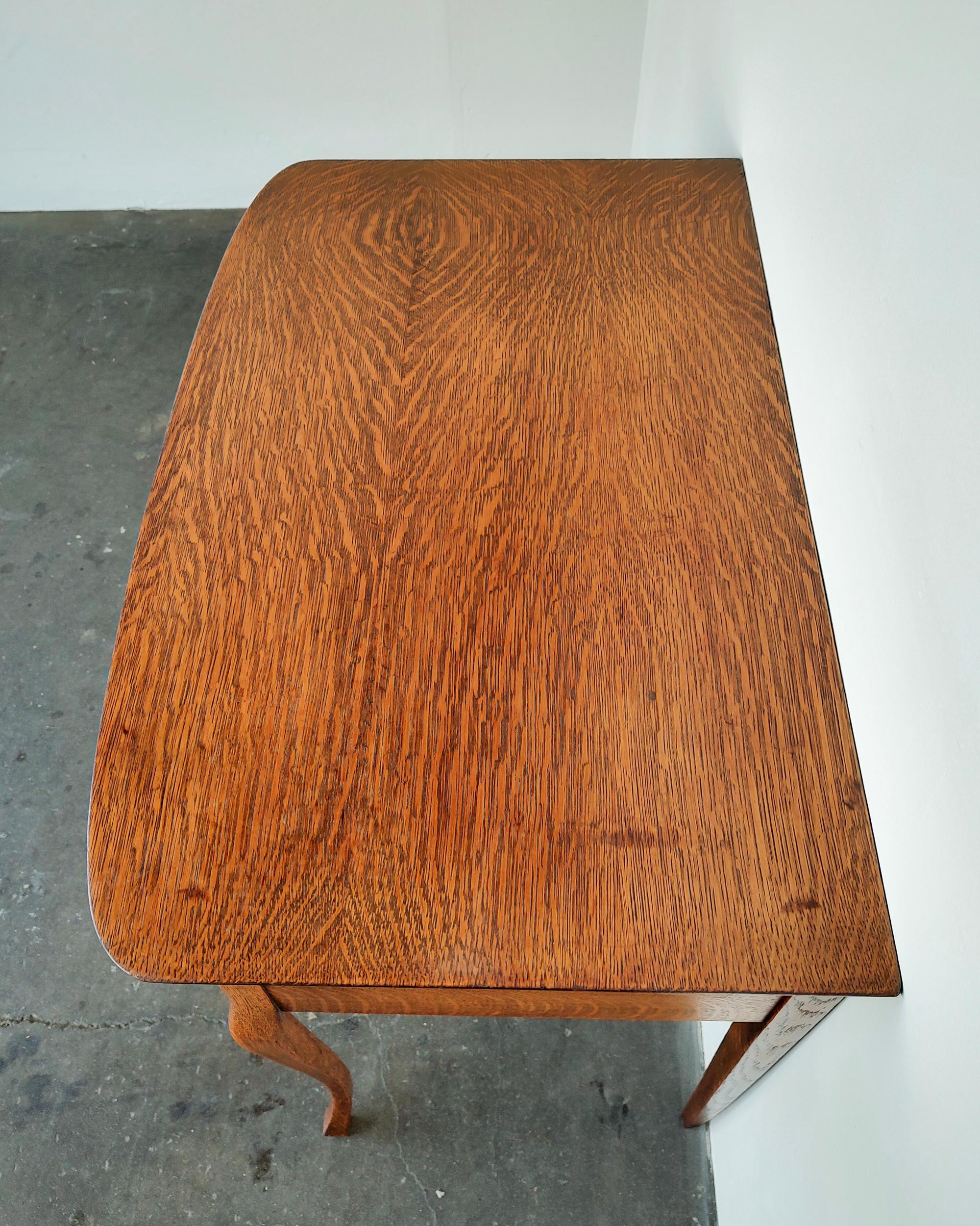 Antique Early American Oak Table with Drawer Early 20th Century For Sale 4