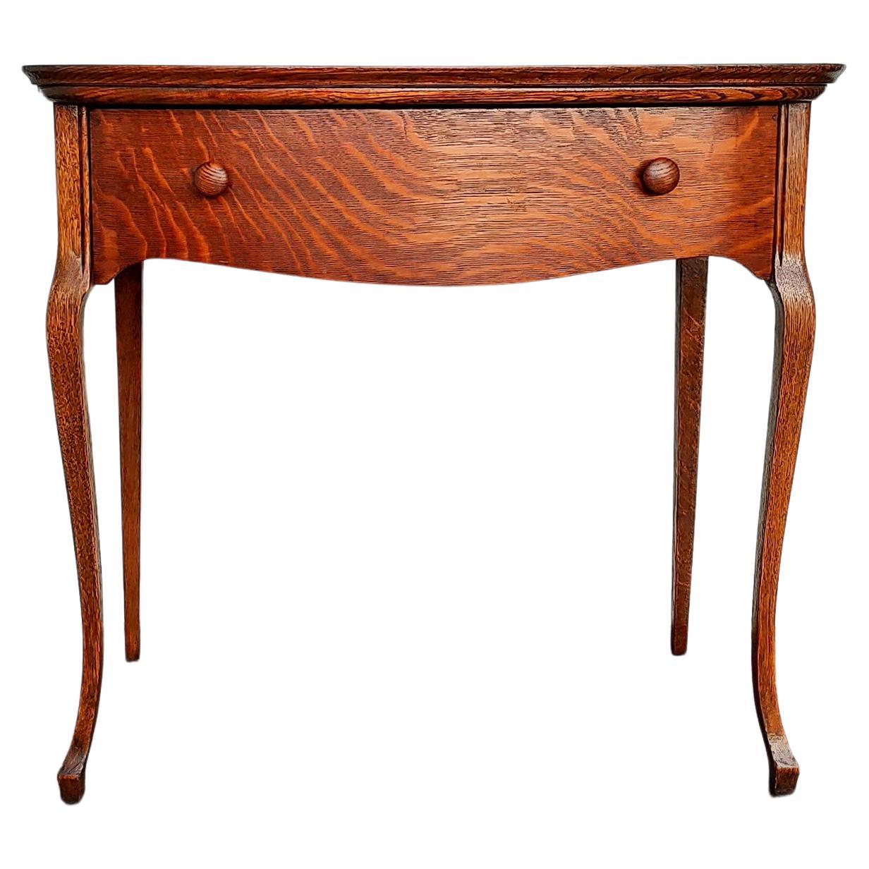 Ancienne table en Oak Oak avec tiroir Début 20ème siècle en vente