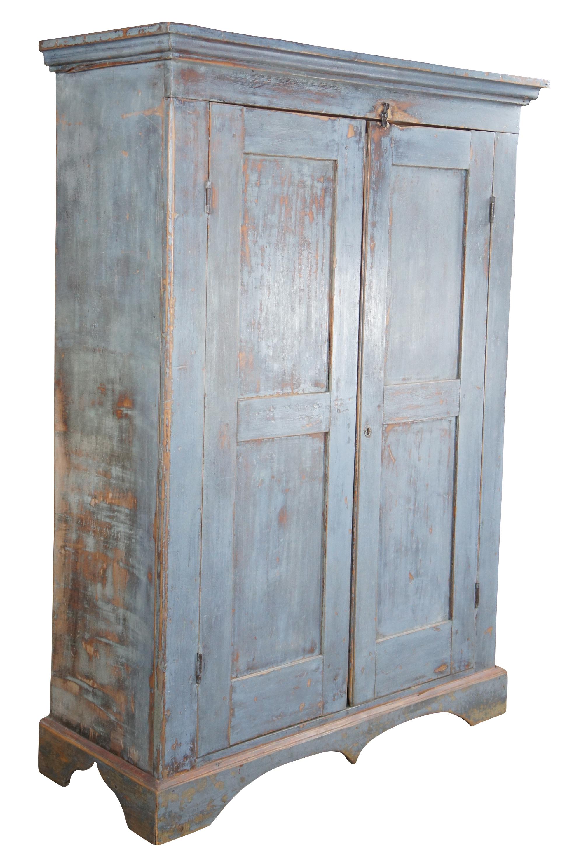 An elegantly painted blue Jelly country cupboard, wardrobe or linen press. Circa early 1900s. A rectangular form made from American Pine with the interior shelves. Naturally distressed with a warm aged patina. A medium bodied size this that is very