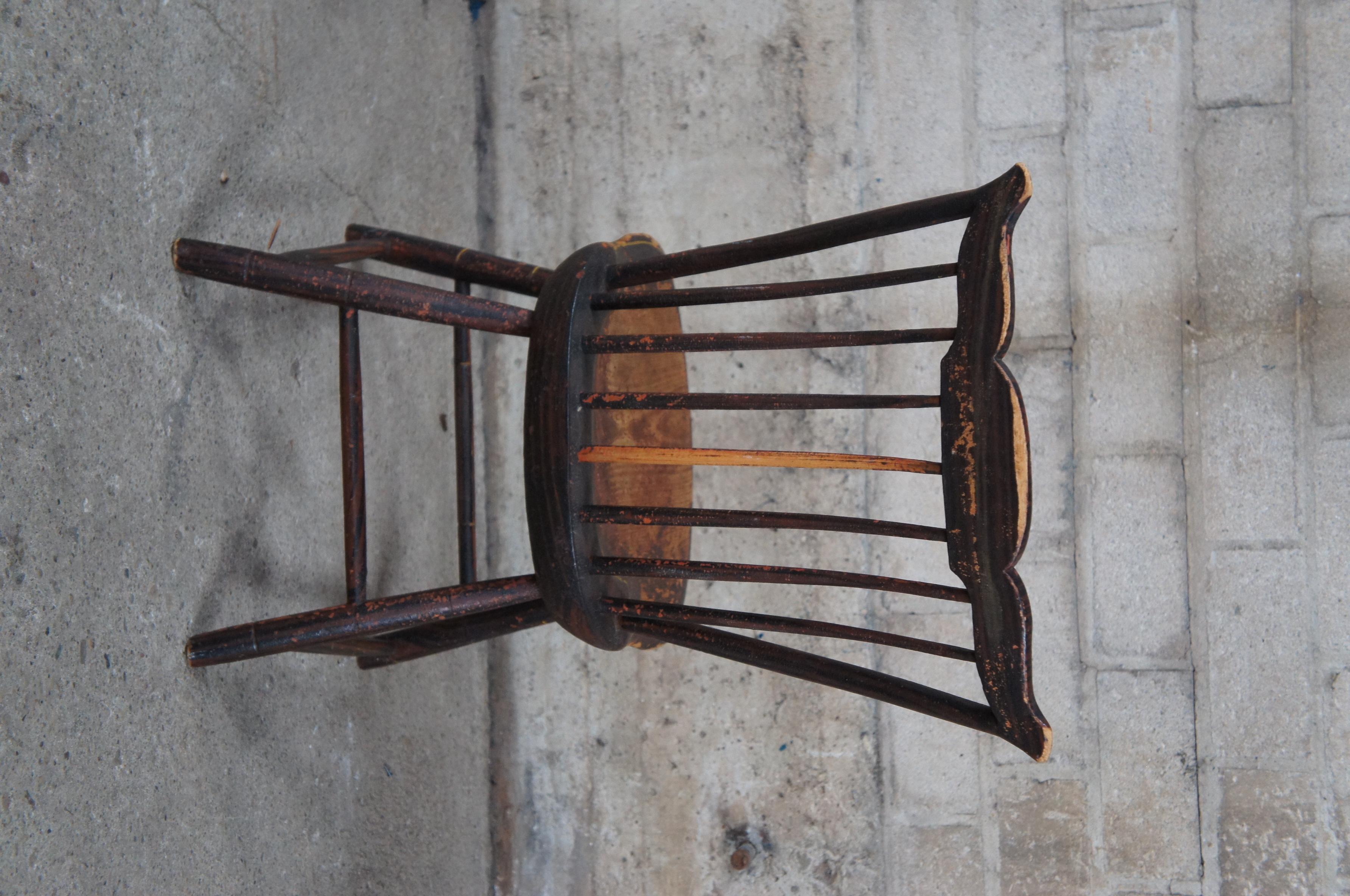 Antique Early American Painted Windsor Spindle Back Step Down Chair Farmhouse In Good Condition In Dayton, OH