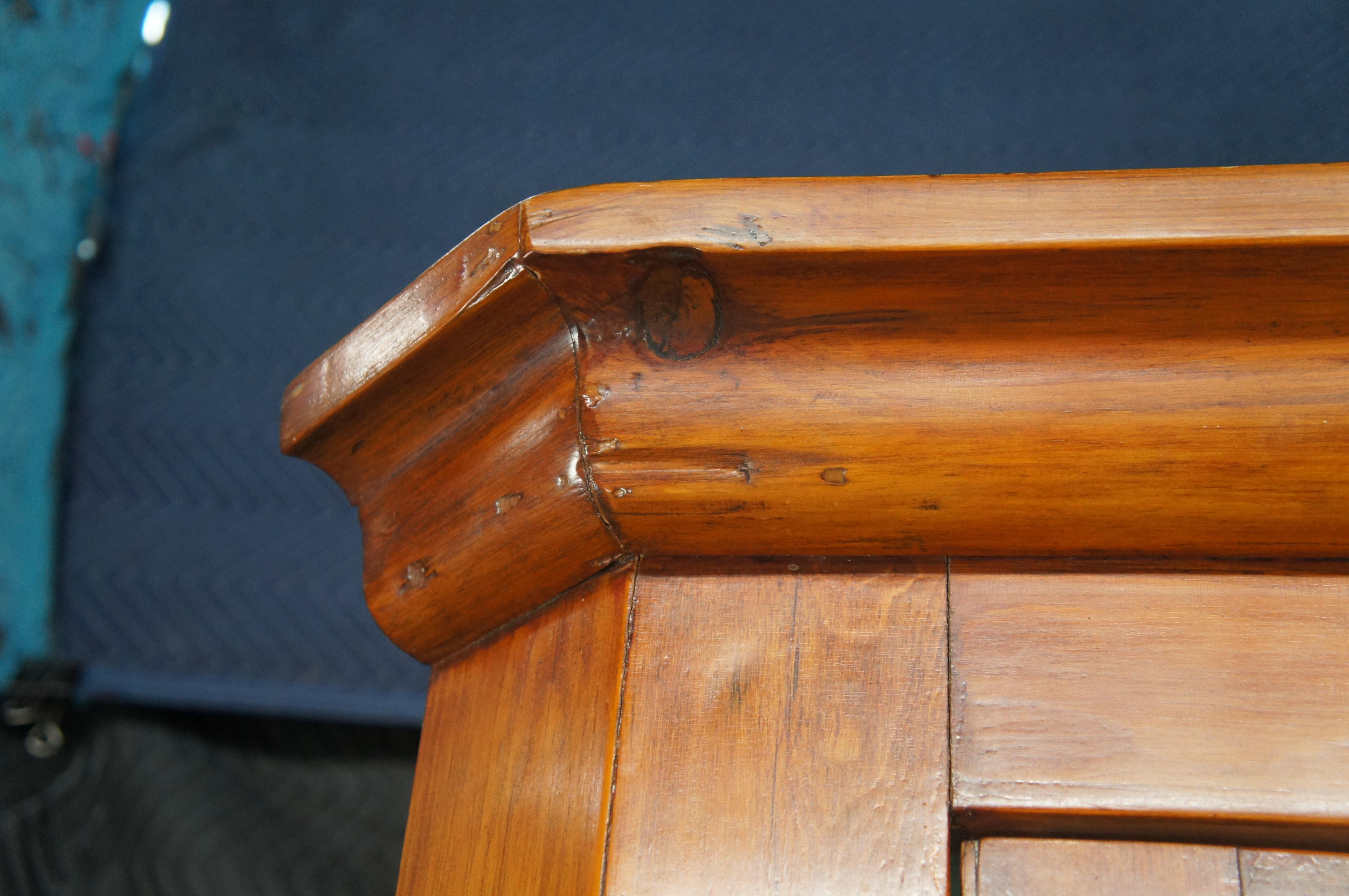 Antico gabinetto d'angolo di pino primitivo americano, credenza 90