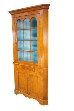 Antico gabinetto d'angolo di pino primitivo americano, credenza 90"