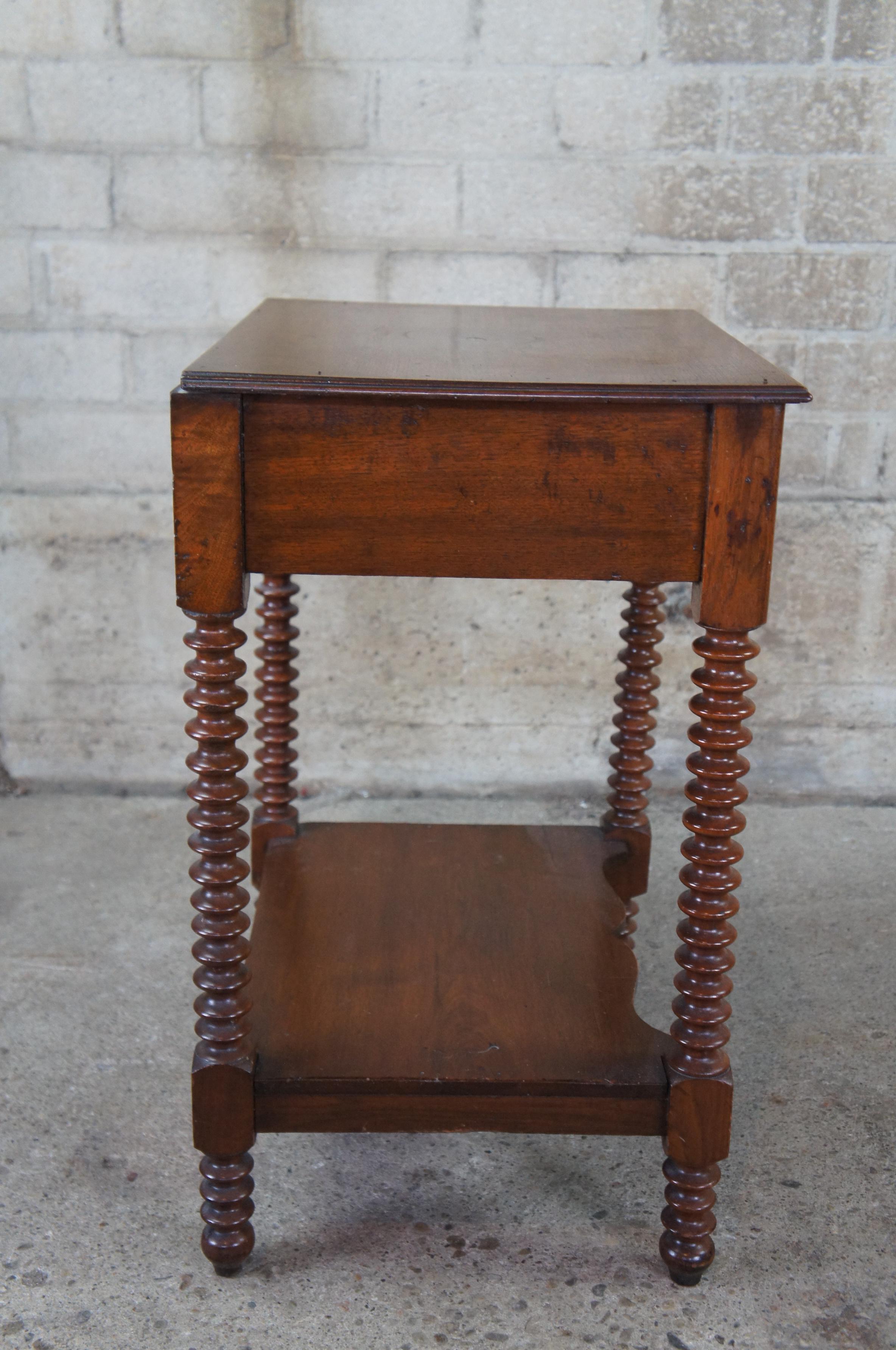 Antique Early American Walnut 2 Tier Ribbed Side Accent Parlor Table Nightstand 3