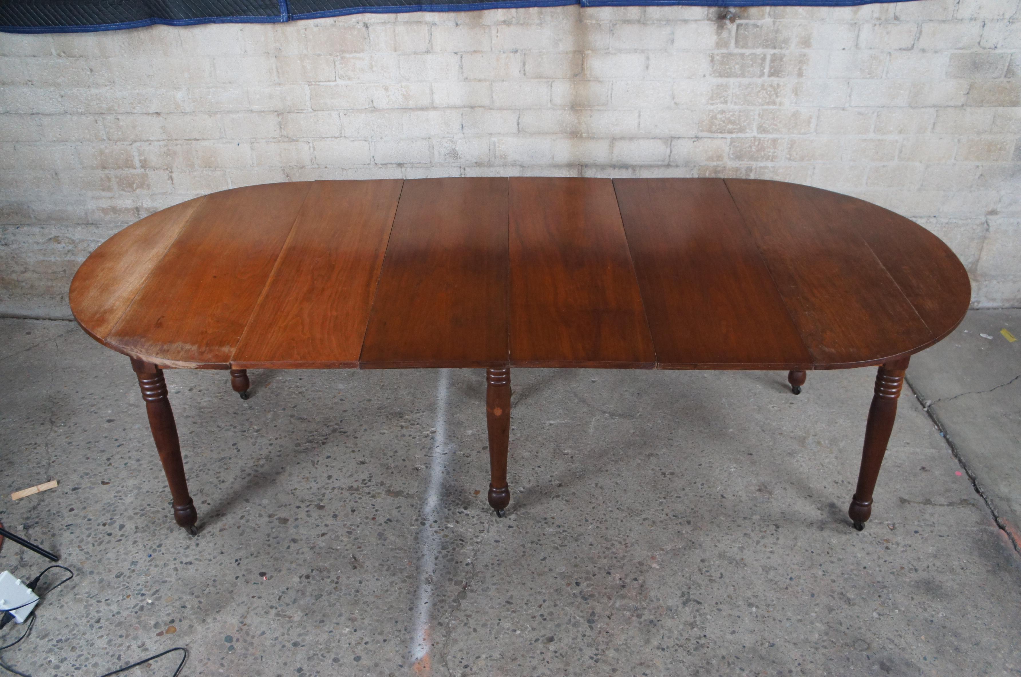Antique Early American Walnut Extendable Oval Drop Leaf Farmhouse Dining Table In Good Condition In Dayton, OH