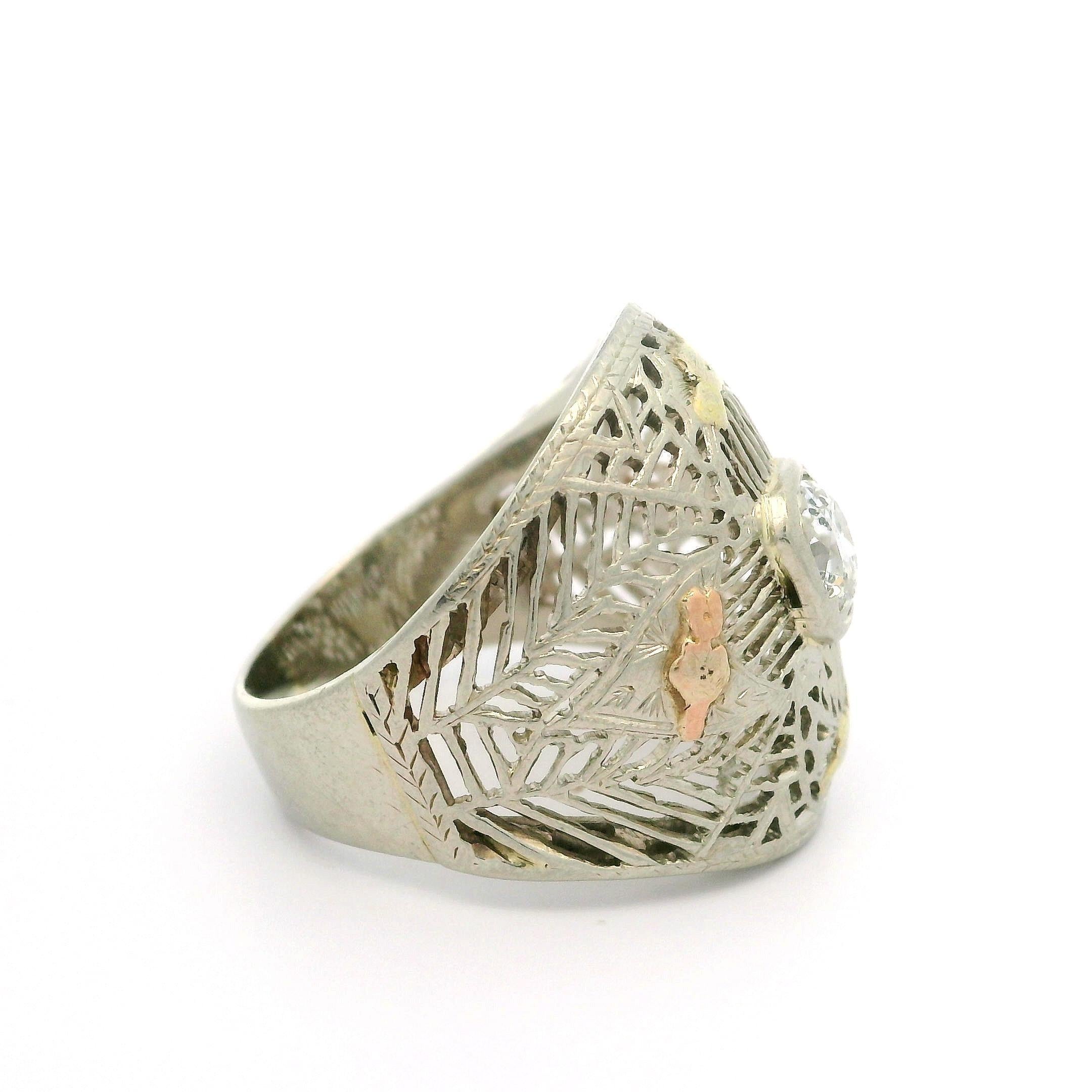 Antiquities Early Art Deco 14k Gold .60ct Diamond Filigree Wide Cigar Band Ring en vente 1