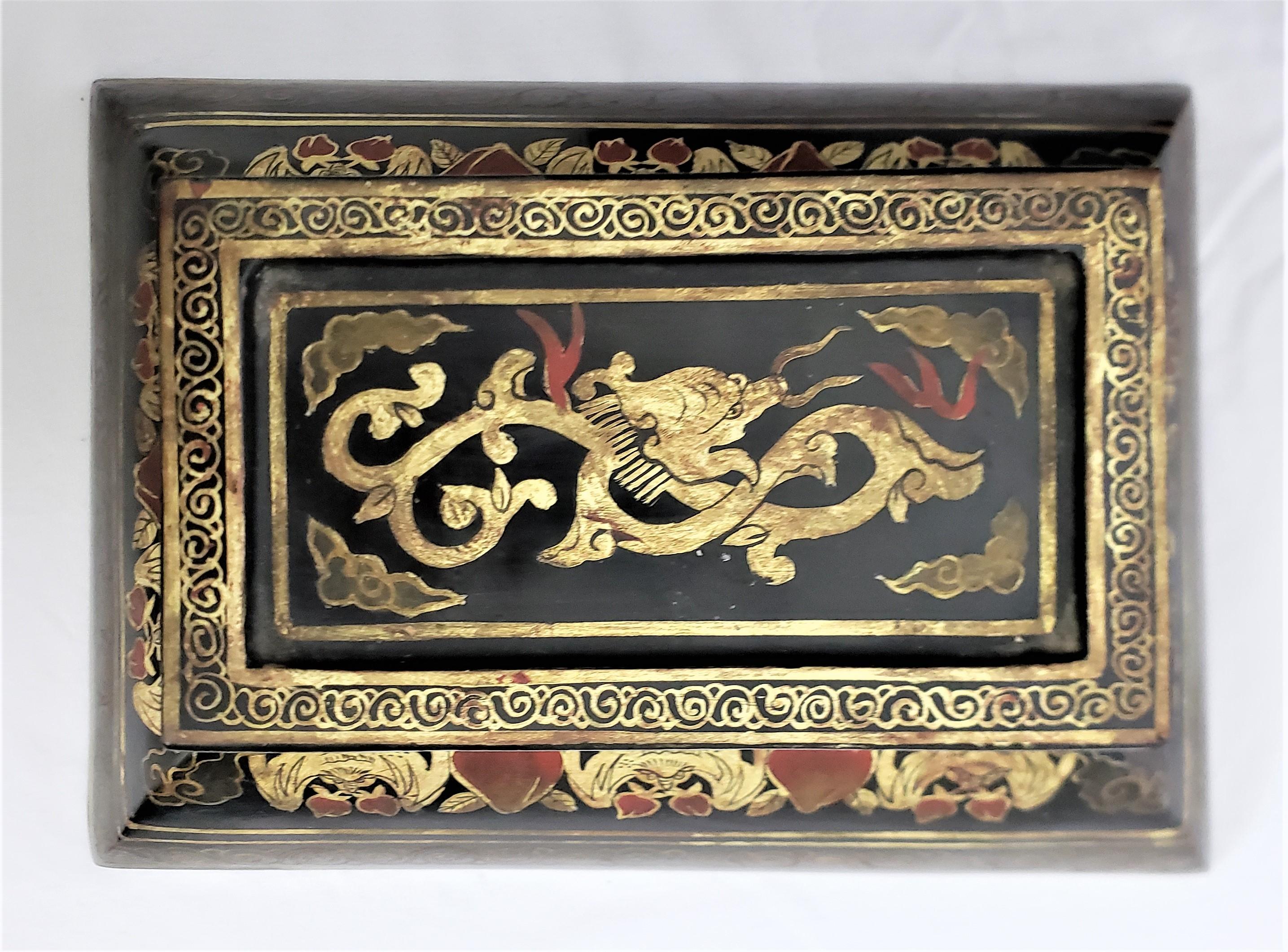 Antikes Stapelbares lackiertes Schachtel-Set mit Drachenmotiv aus der frühen chinesischen Republik im Angebot 6