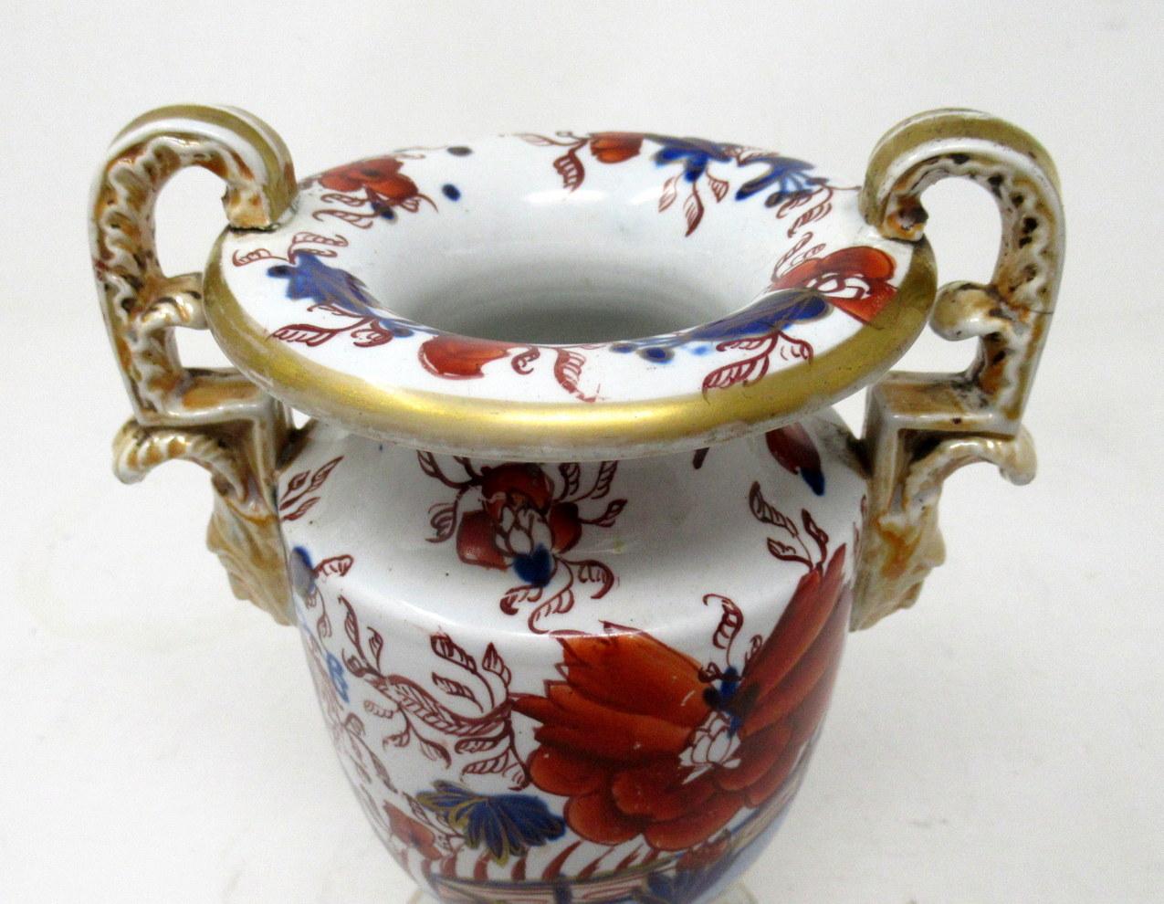 XIXe siècle Ancien vase urne en pierre de fer Masons de style chinoiserie anglaise du début de l'ère, motif de clôture en vente