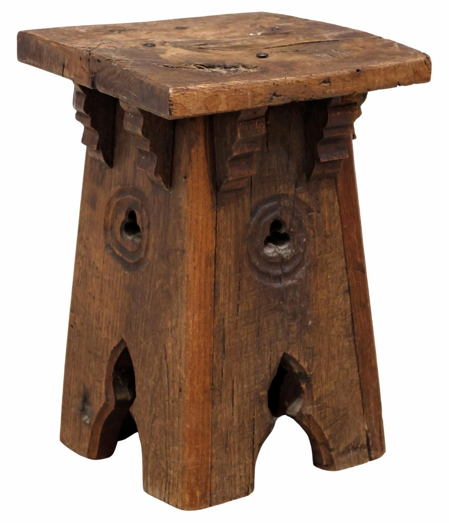Gothique Ancienne table tabouret en chêne sculpté gothique français Table d'appoint Support de plantes en vente