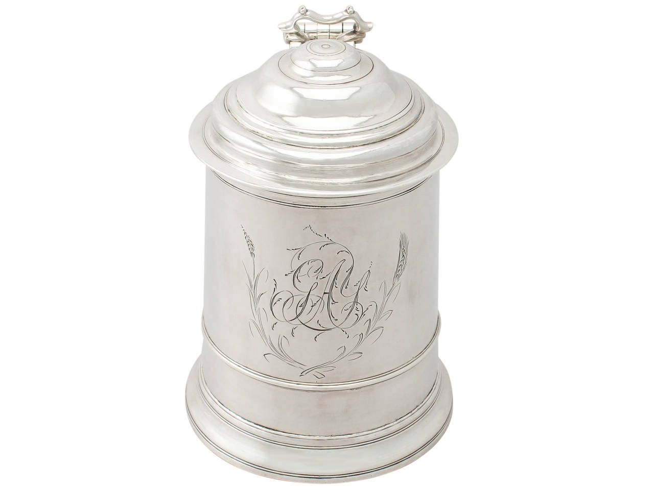 An exceptional, fine and impressive, rare antique Georgian Newcastle sterling silver tankard by Thomas Makepeace I; part of our collectable silverware collection.

This exceptional and rare antique George II Newcastle sterling silver tankard has a