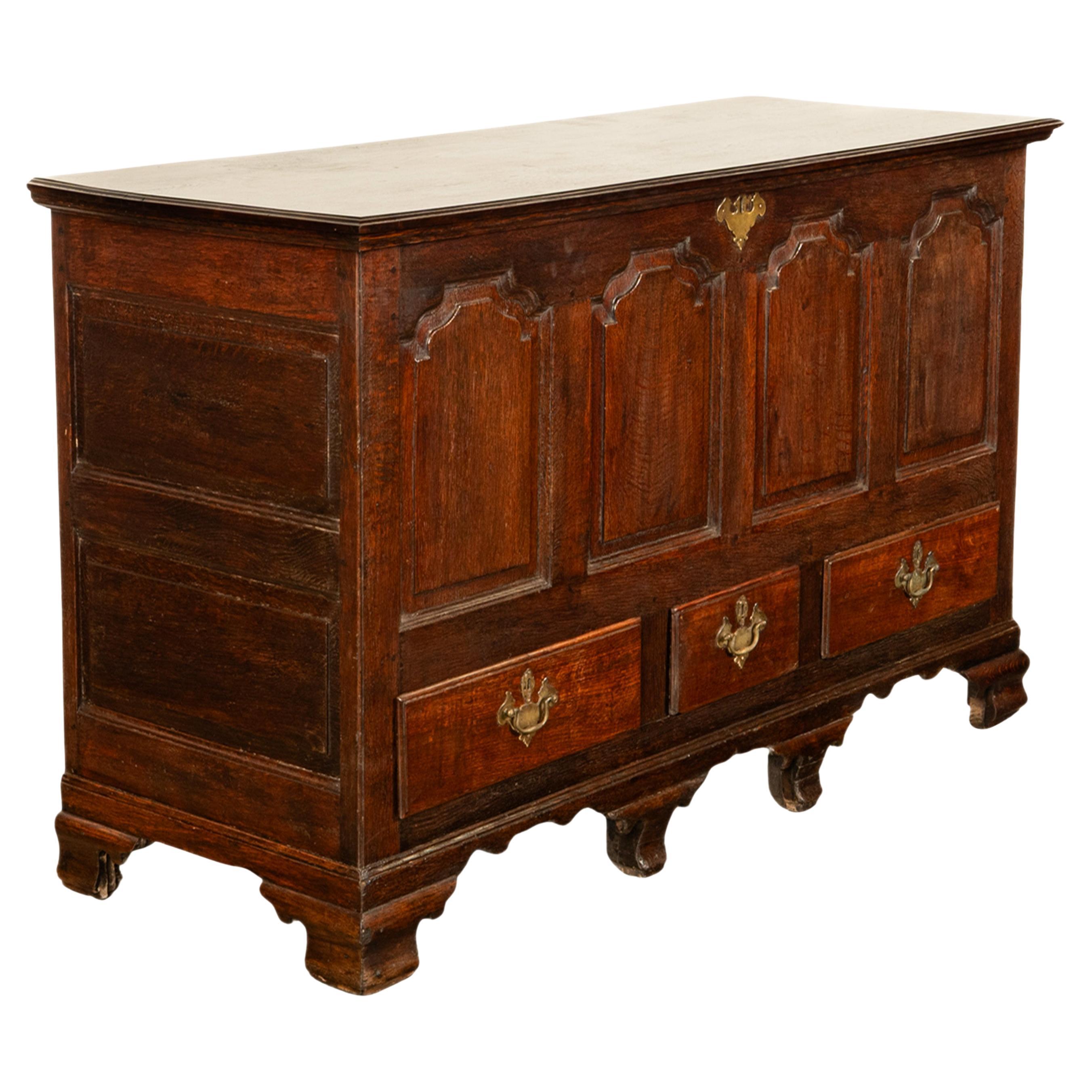 A good & large antique English early Georgian oak ‘Mule Chest’ coffer, circa 1740.
A very good sized antique mule chest from the Lancashire area, located in the Northwest of England & from the middle part of the reign of King George II. The hinged