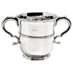 Ancienne tasse à deux anses en argent du début de l'époque géorgienne 1722 18ème siècle Britannia Std