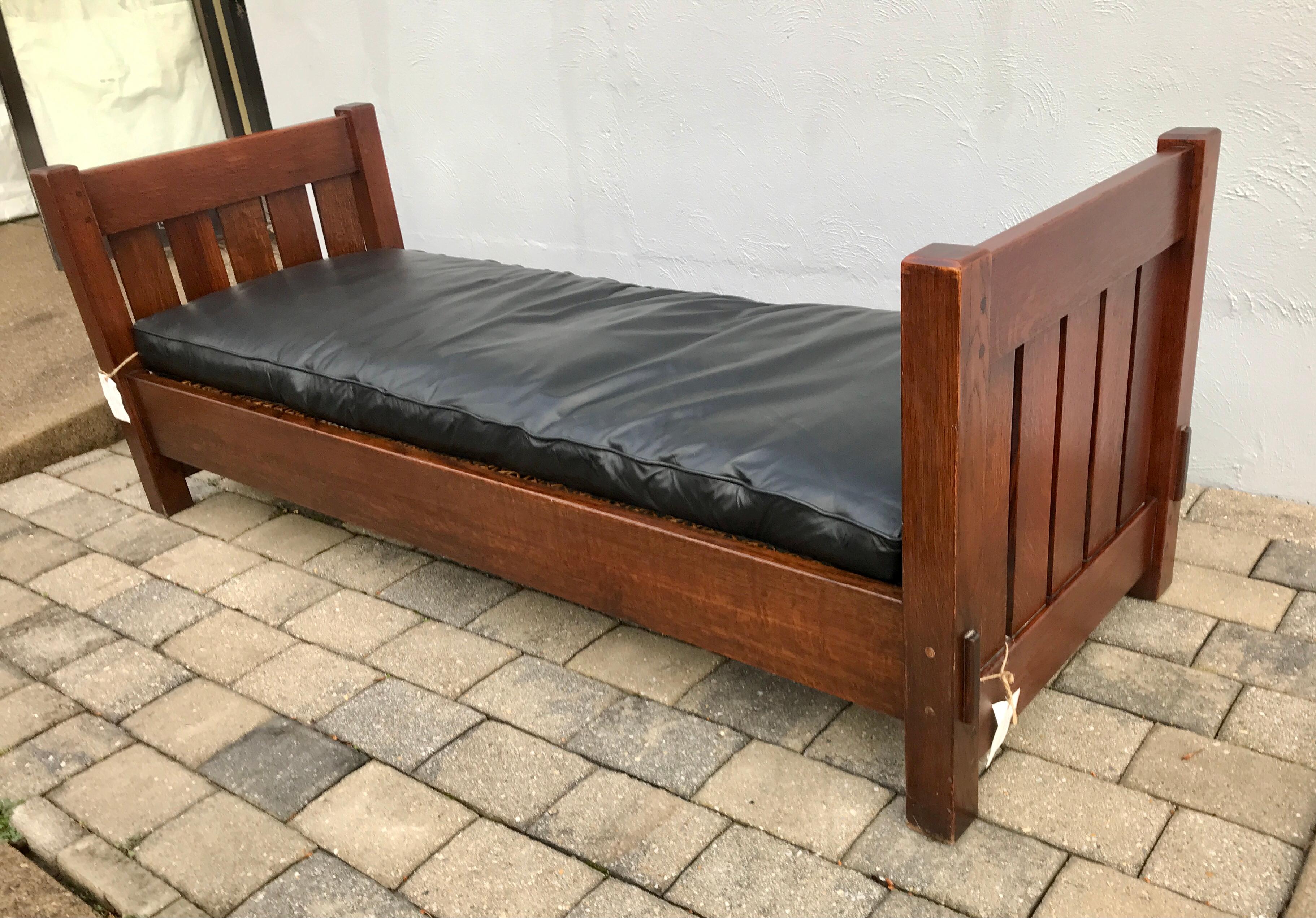 Arts and Crafts ANTIQUE EARLY GUSTAV STICKLEY  Lounge day bed c1902-04 - W7327    SALE