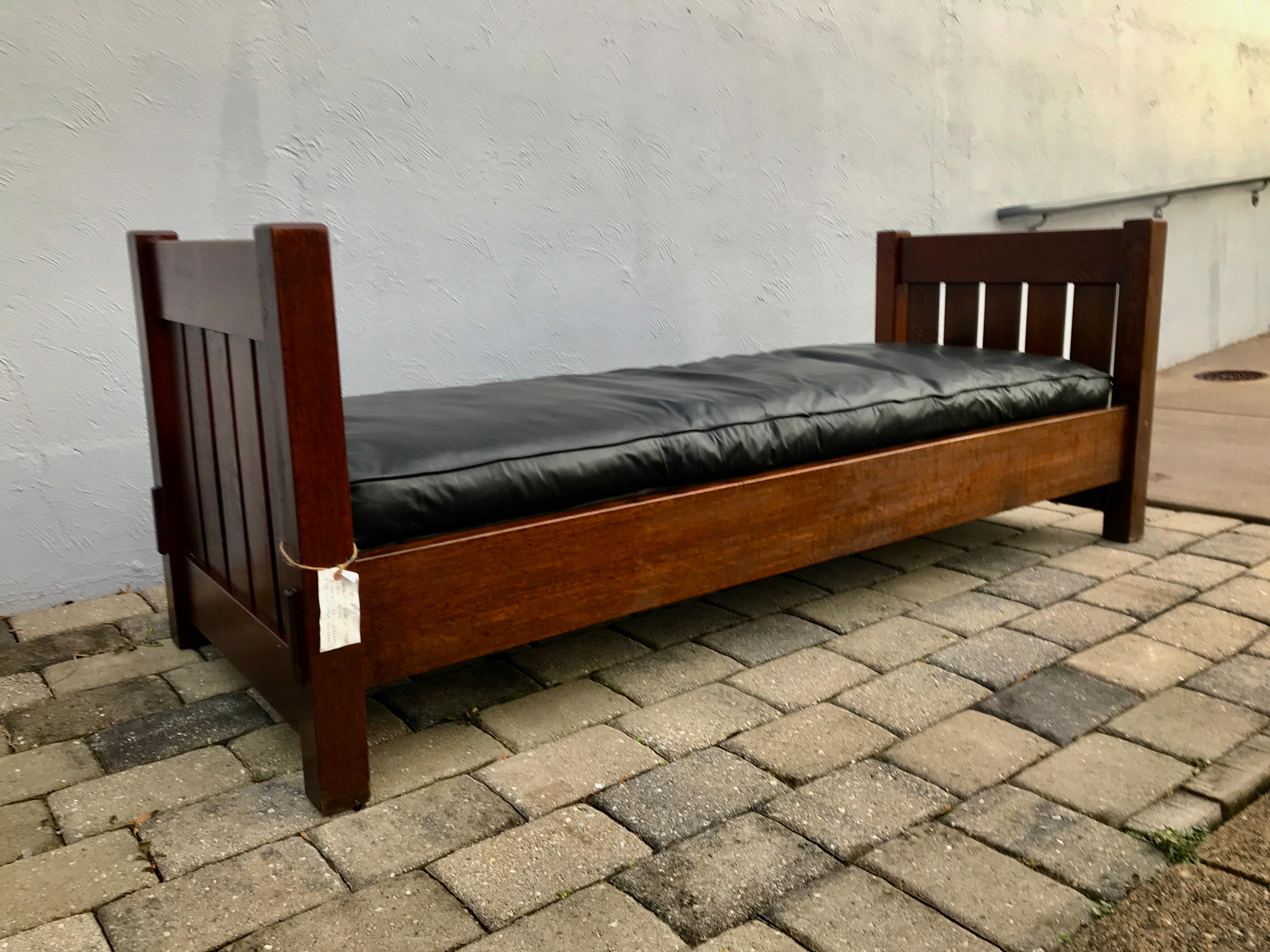 American ANTIQUE EARLY GUSTAV STICKLEY  Lounge day bed c1902-04 - W7327    SALE