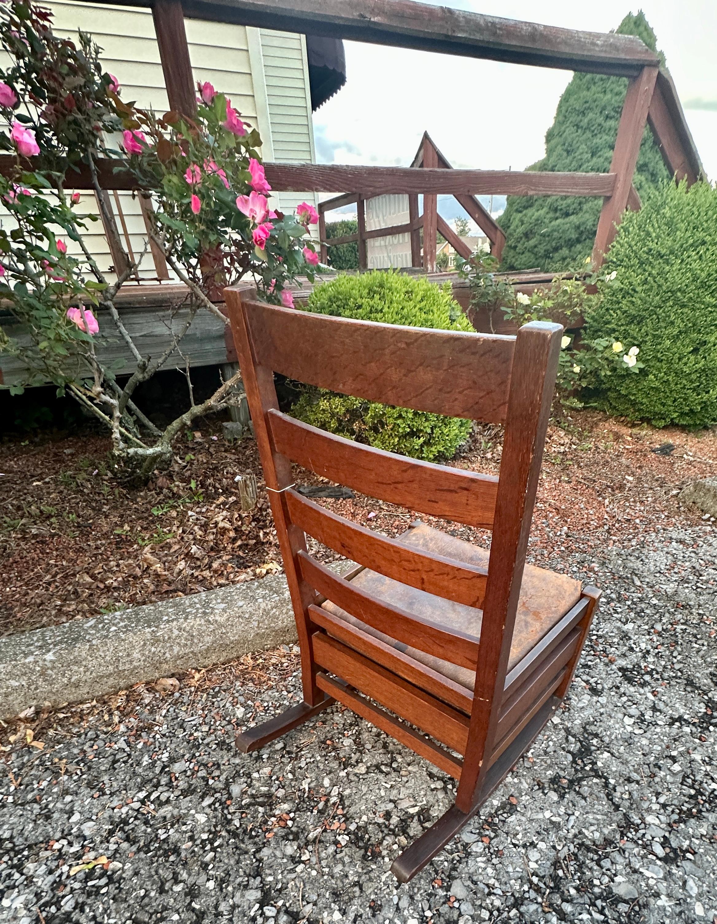 SIGHNED Early Gustav Stickley Rocker( with a Decal ) with Original Leather w2648 im Angebot 4