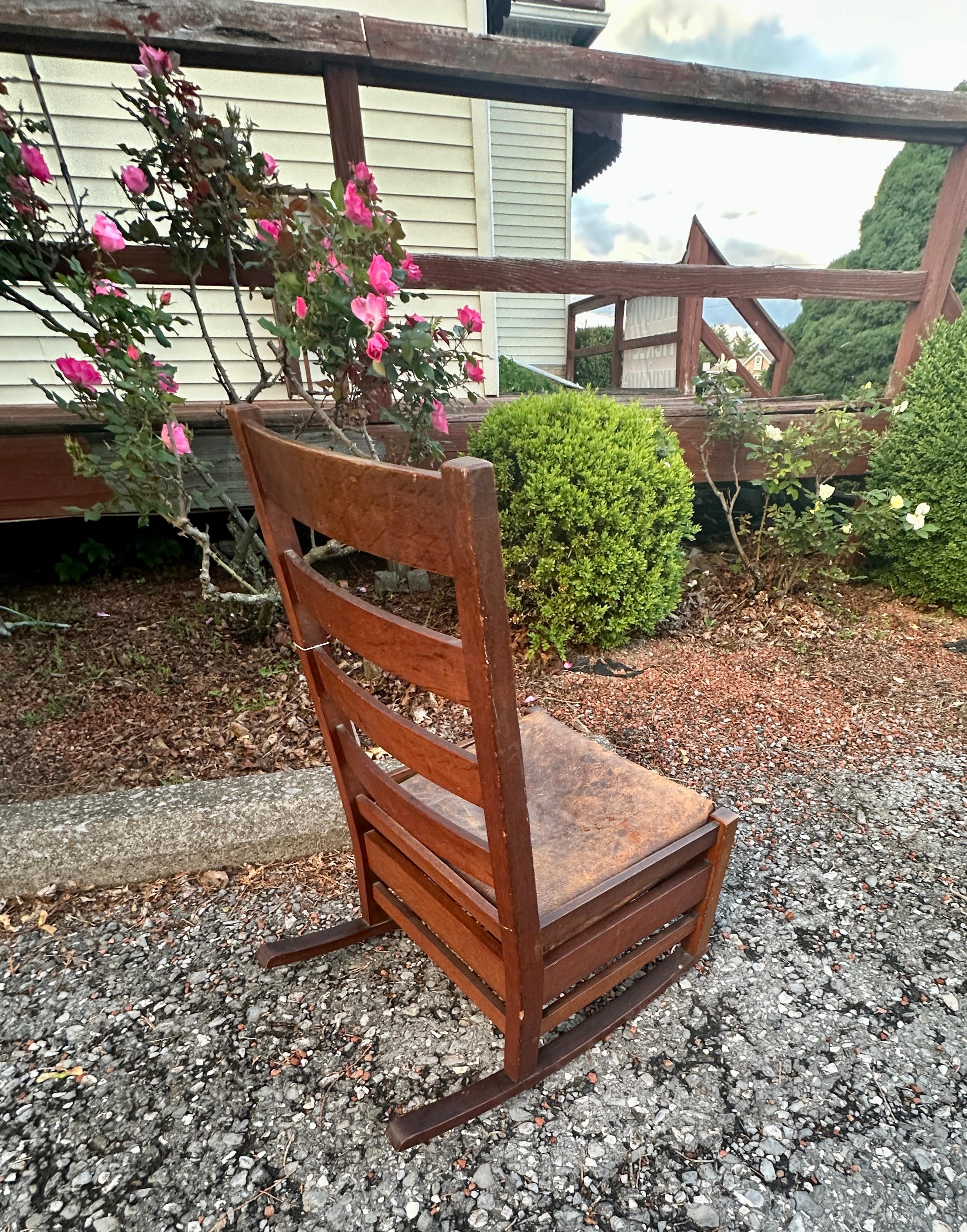 SIGHNED Early Gustav Stickley Rocker( with a Decal ) with Original Leather w2648 im Angebot 6