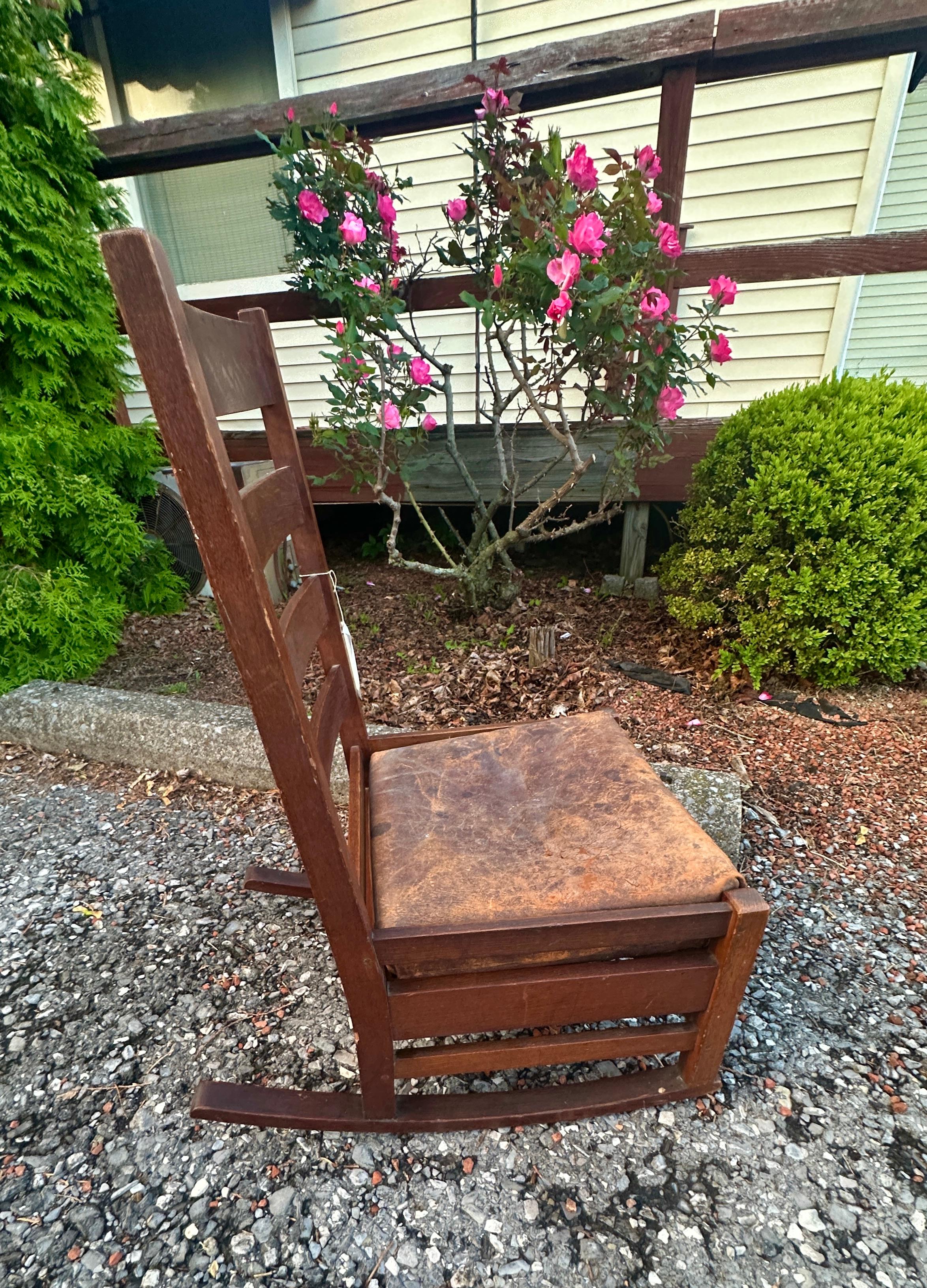 SIGHNED Early Gustav Stickley Rocker( with a Decal ) with Original Leather w2648 im Angebot 7
