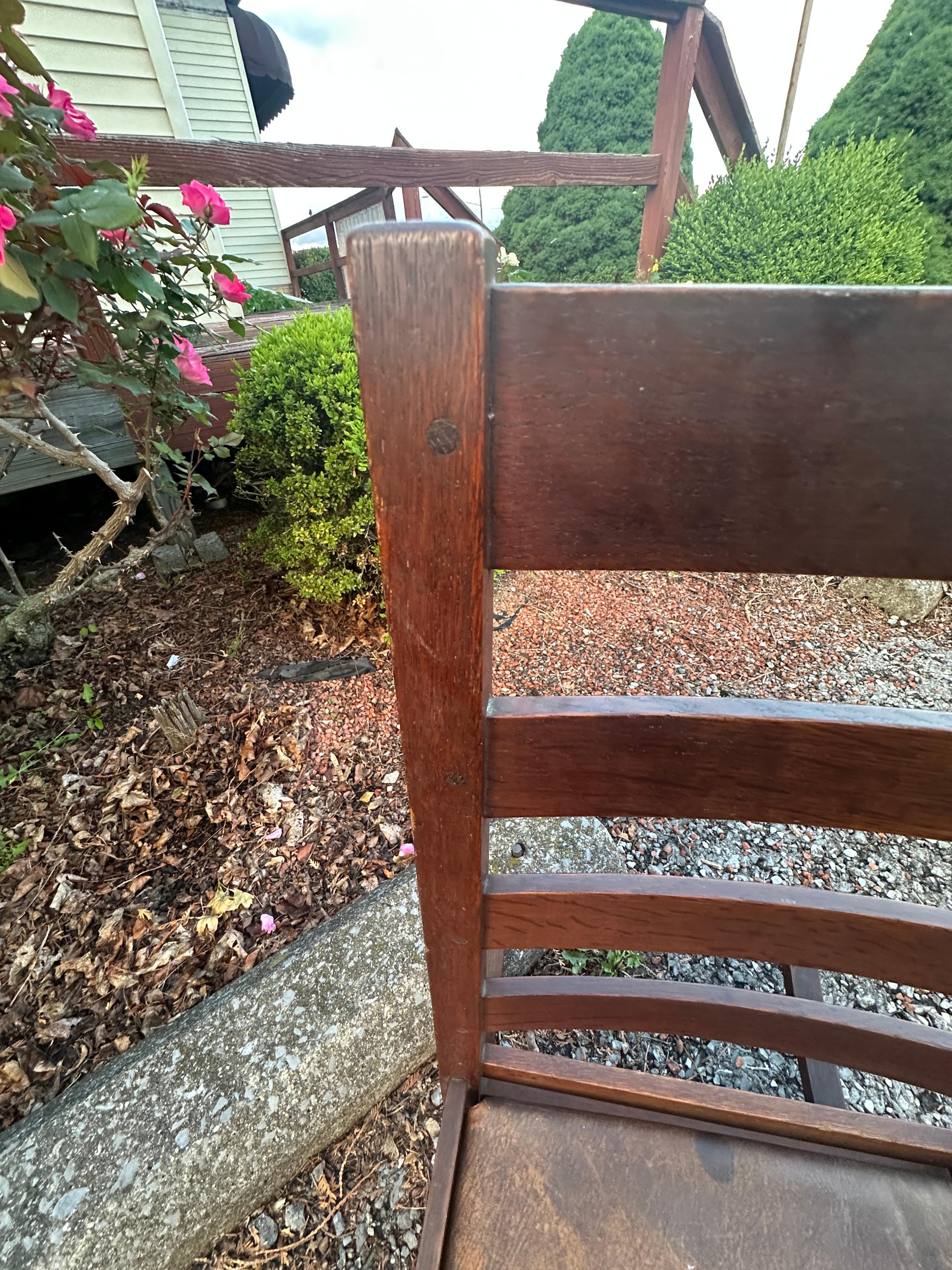 SIGHNED Early Gustav Stickley Rocker( with a Decal ) with Original Leather w2648 im Angebot 11