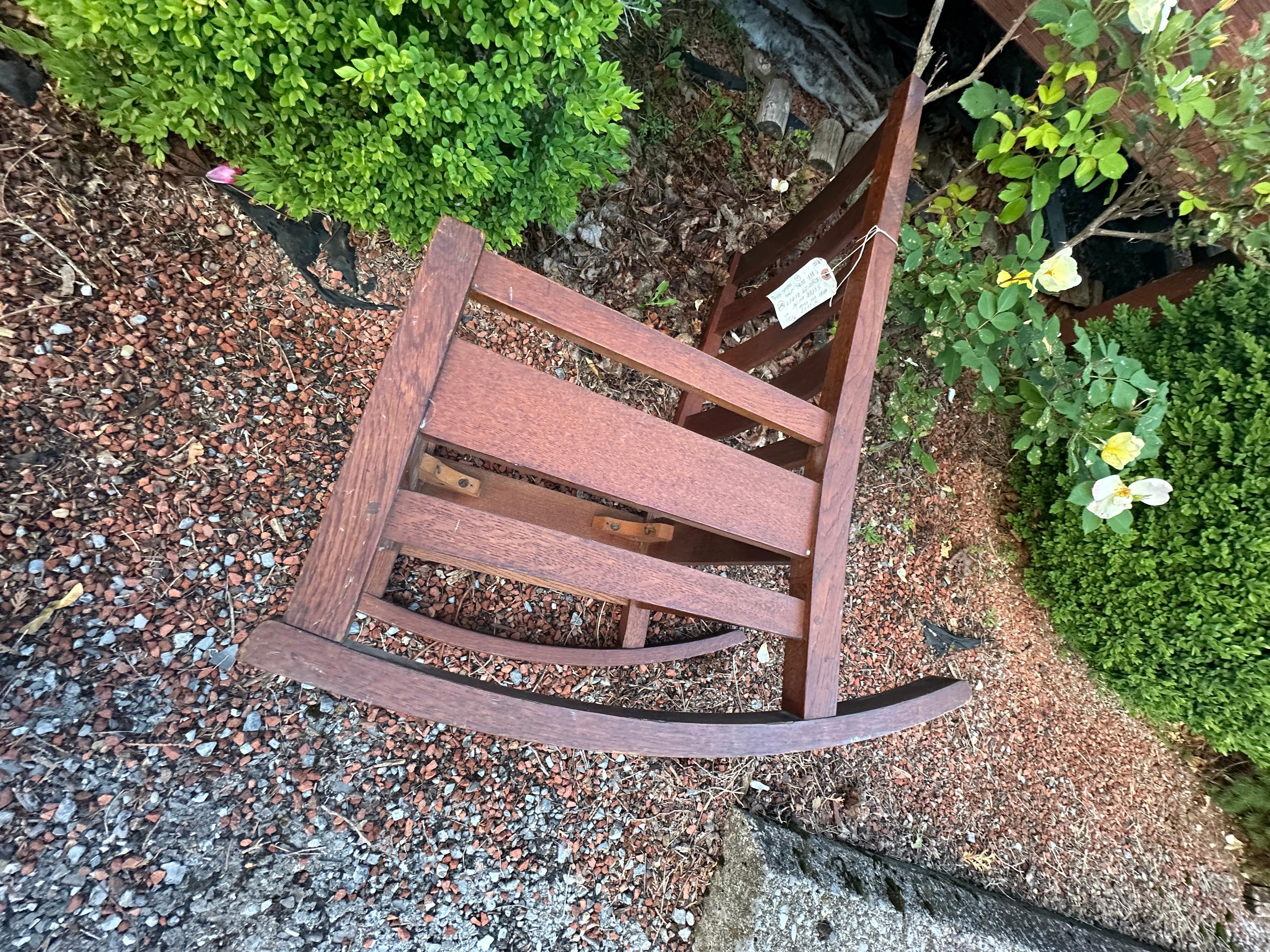 SIGHNED Early Gustav Stickley Rocker( with a Decal ) with Original Leather w2648 im Zustand „Gut“ im Angebot in Shamokin Dam, PA