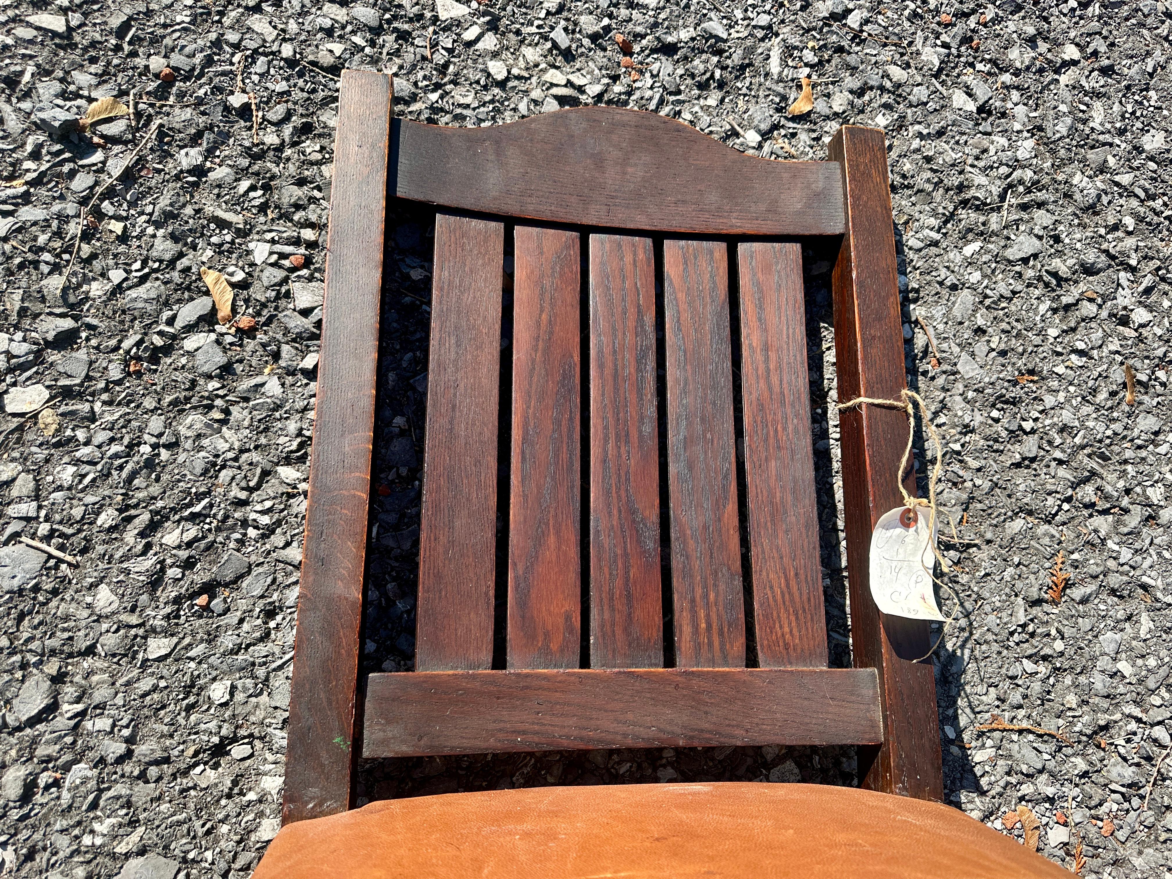Antiker früher L&JG Stickley Beistellstuhl 

Dies ist ein toll aussehender L&JG Stickley Side Chair in ausgezeichnetem Zustand.  Es gab eine ältere Lackierung.  Der Stuhl ist in gutem Zustand, ohne ausgetauschte oder reparierte Teile.

- W3132