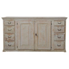 Antike frühe niedrige und breite schwedische Landanrichte mit Schubladen und Türen