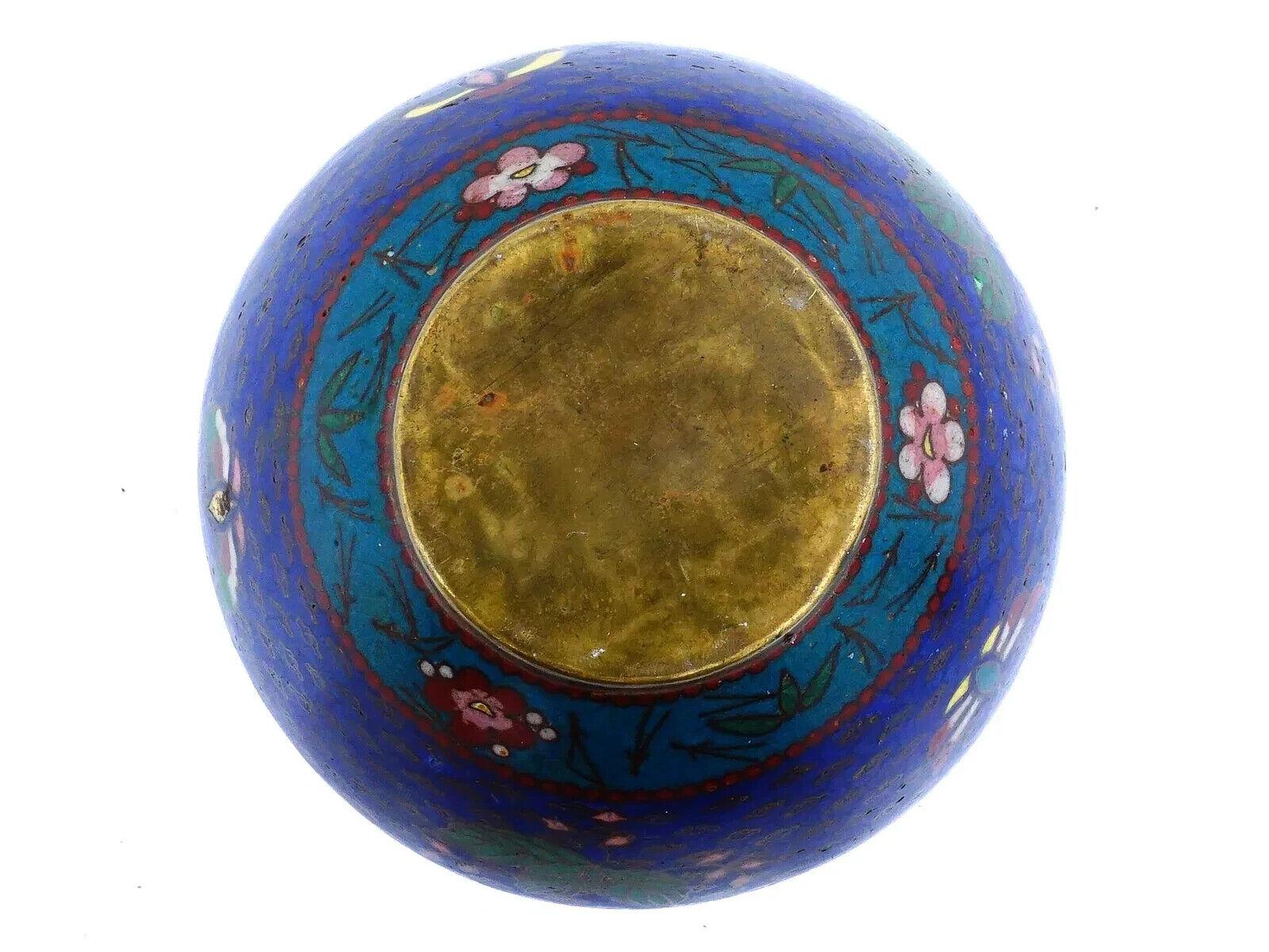 Antike frühe Meiji japanische Cloisonne-Emaille Schmetterlingsschale im Zustand „Gut“ im Angebot in New York, NY