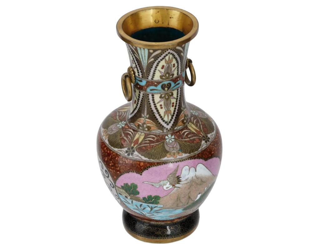 Giapponese Antico vaso giapponese di prima età Meiji con smalto cloisonne e pietra dorata del Monte Fuji in vendita