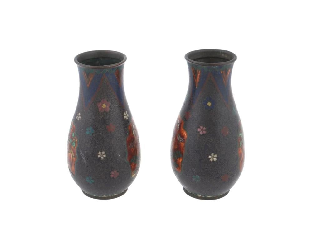 Antike japanische durchscheinende Blumenvasen aus Cloisonné-Emaille aus der frühen Meiji-Zeit im Zustand „Gut“ im Angebot in New York, NY