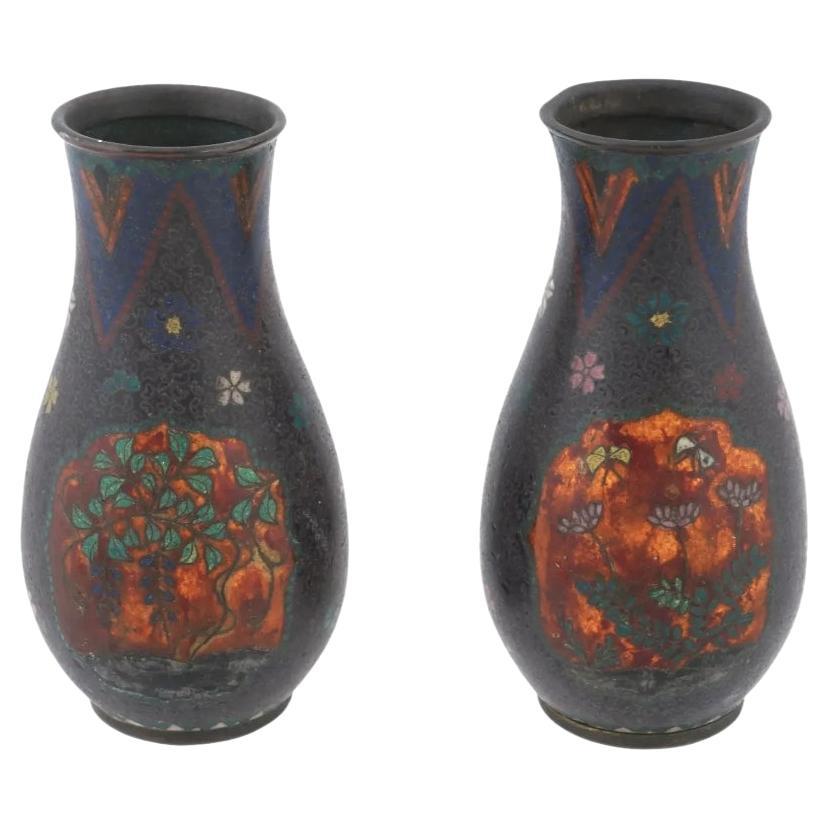 Antike japanische durchscheinende Blumenvasen aus Cloisonné-Emaille aus der frühen Meiji-Zeit im Angebot