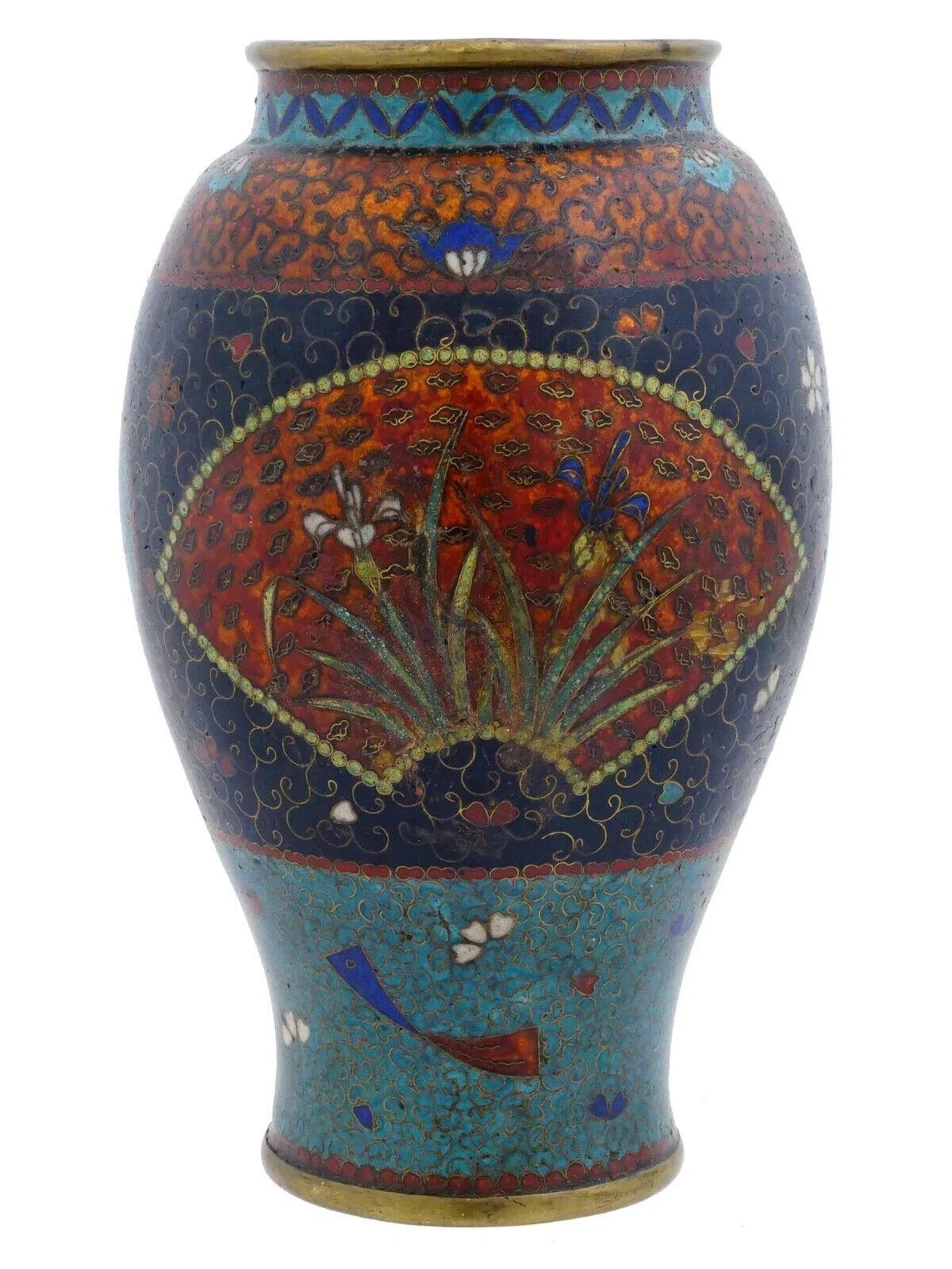 Cloisonné Antico vaso giapponese Cloisonne smaltato traslucido dei primi anni Meiji con nuvole floreali in vendita