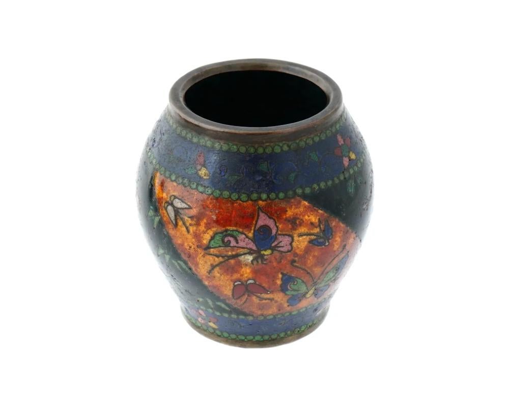 Giapponese Antico vaso in smalto cloisonne giapponese dei primi anni Meiji in vendita