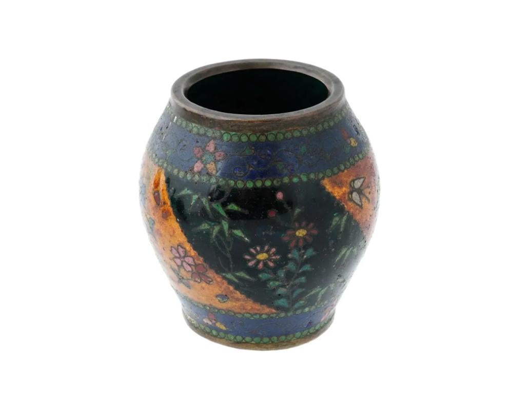 Cloisonné Antico vaso in smalto cloisonne giapponese dei primi anni Meiji in vendita