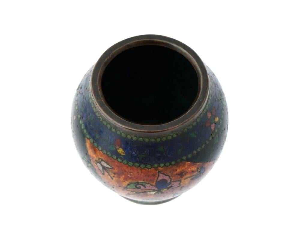 XIX secolo Antico vaso in smalto cloisonne giapponese dei primi anni Meiji in vendita