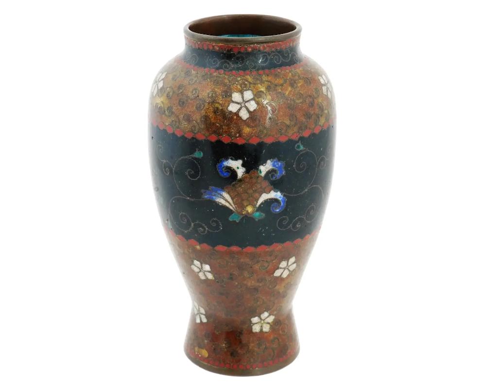 Antique Early Meiji Japanese Cloisonne Enamel Vase in the Style of Namikawa In Good Condition For Sale In New York, NY