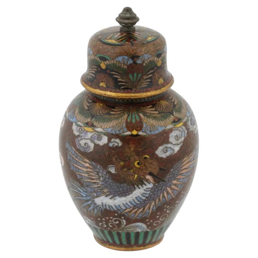 Antiguo tarro con doble tapa de cloisonné y esmalte de piedra dorada japonés de principios de la era Meiji